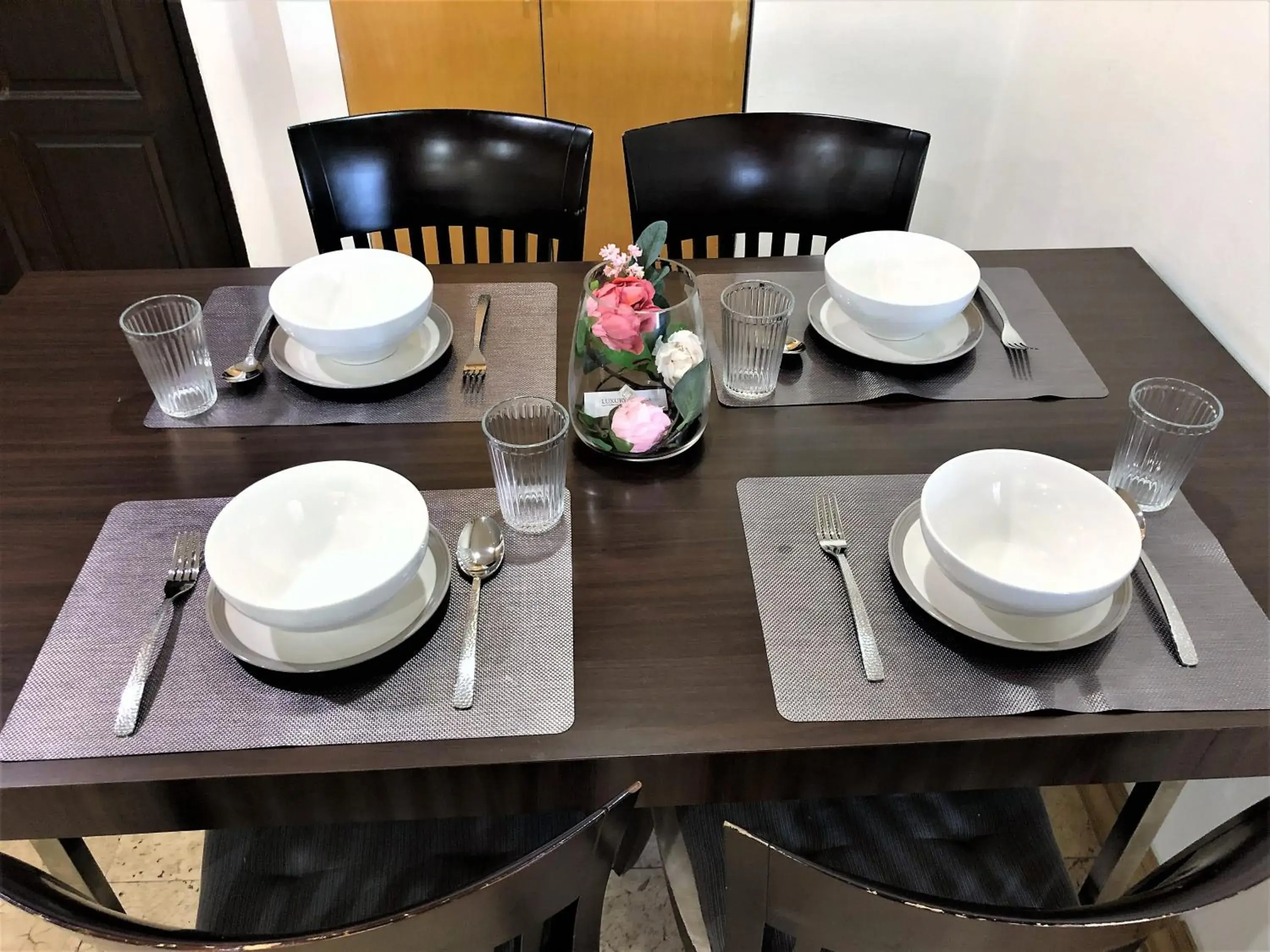 Dining area, Restaurant/Places to Eat in Twin Peaks Sukhumvit Suites