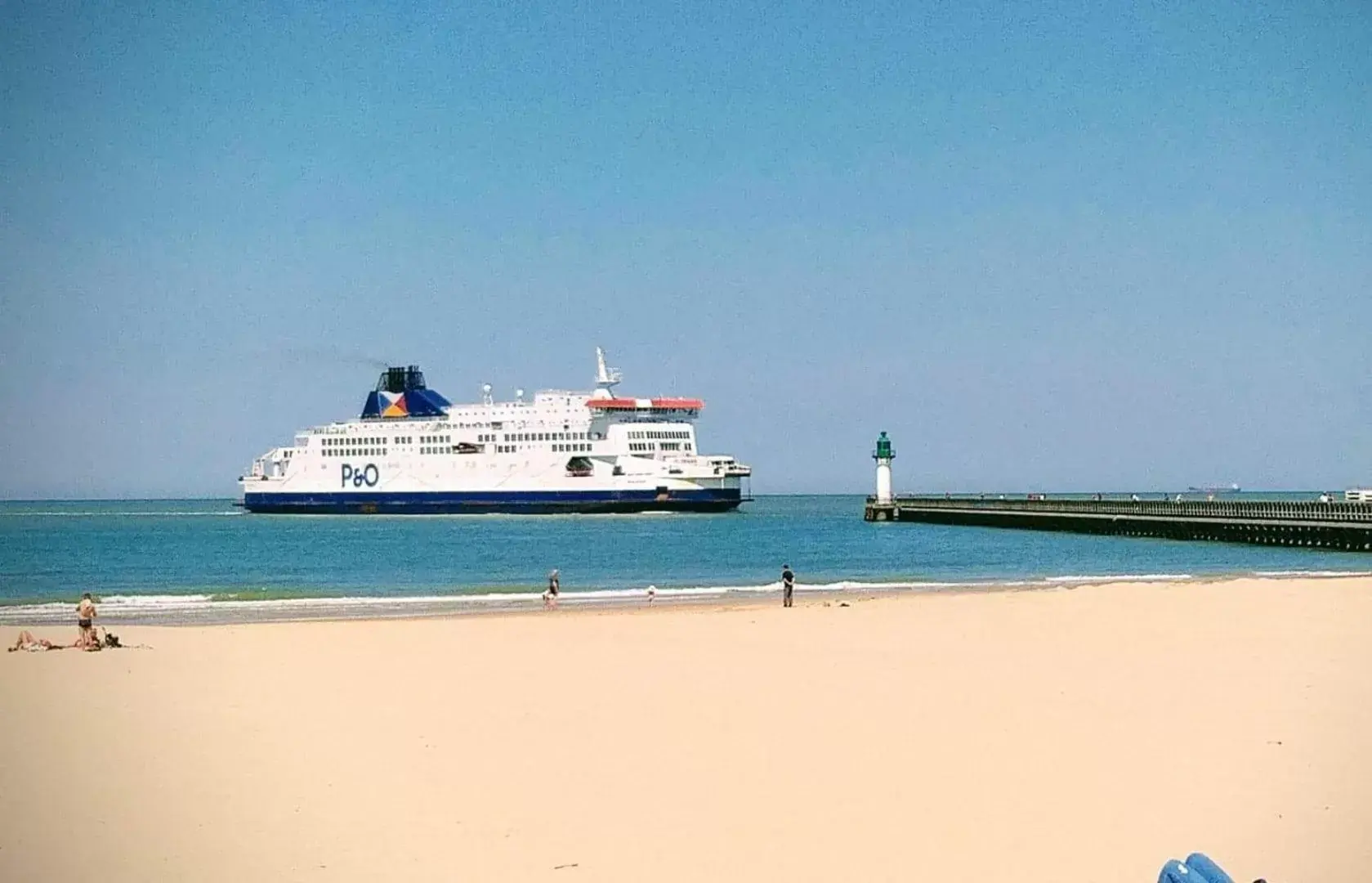 Nearby landmark, Beach in La Carte Postale