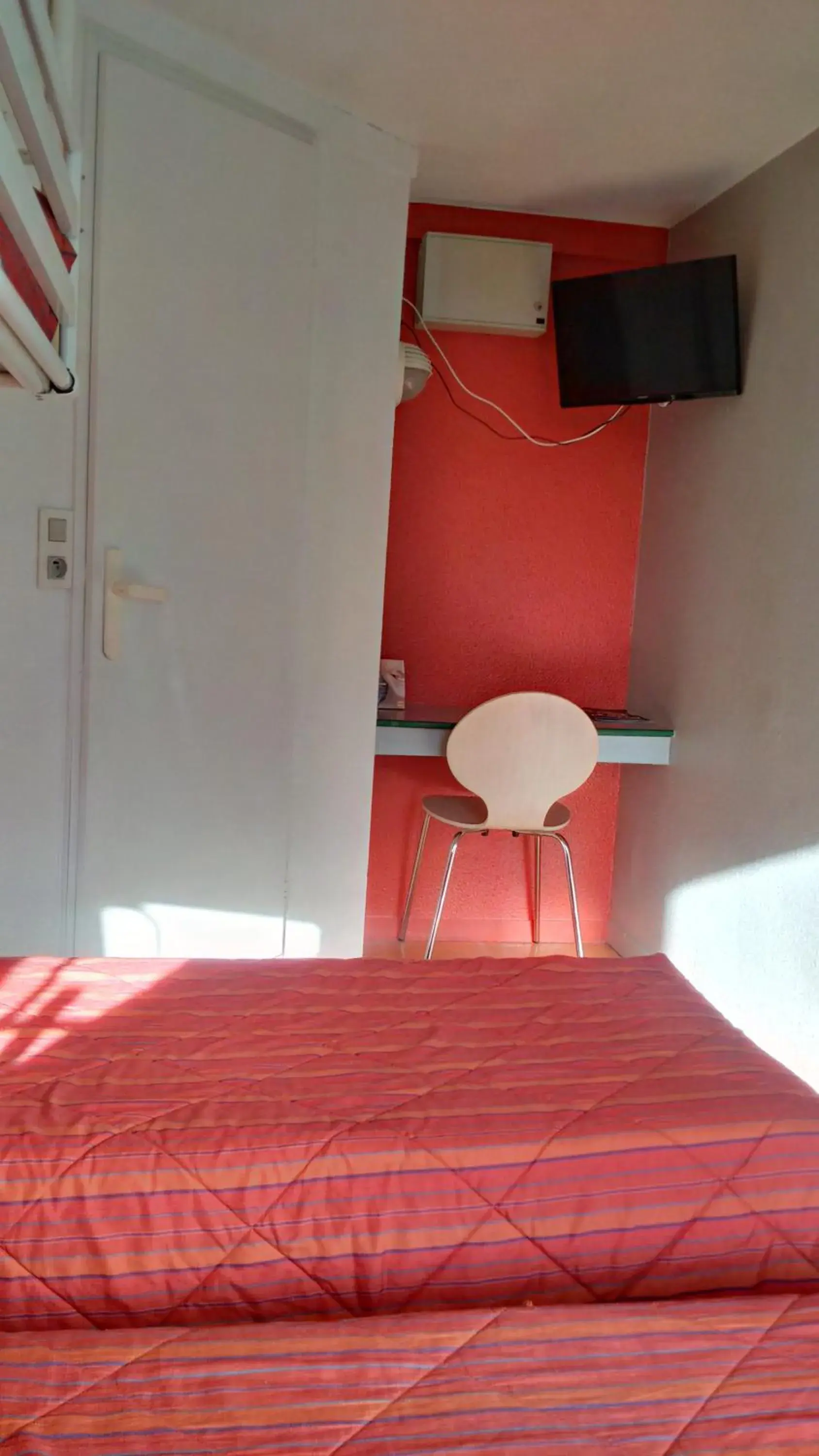 Bedroom, Bed in Premiere Classe Grenoble Nord Moirans