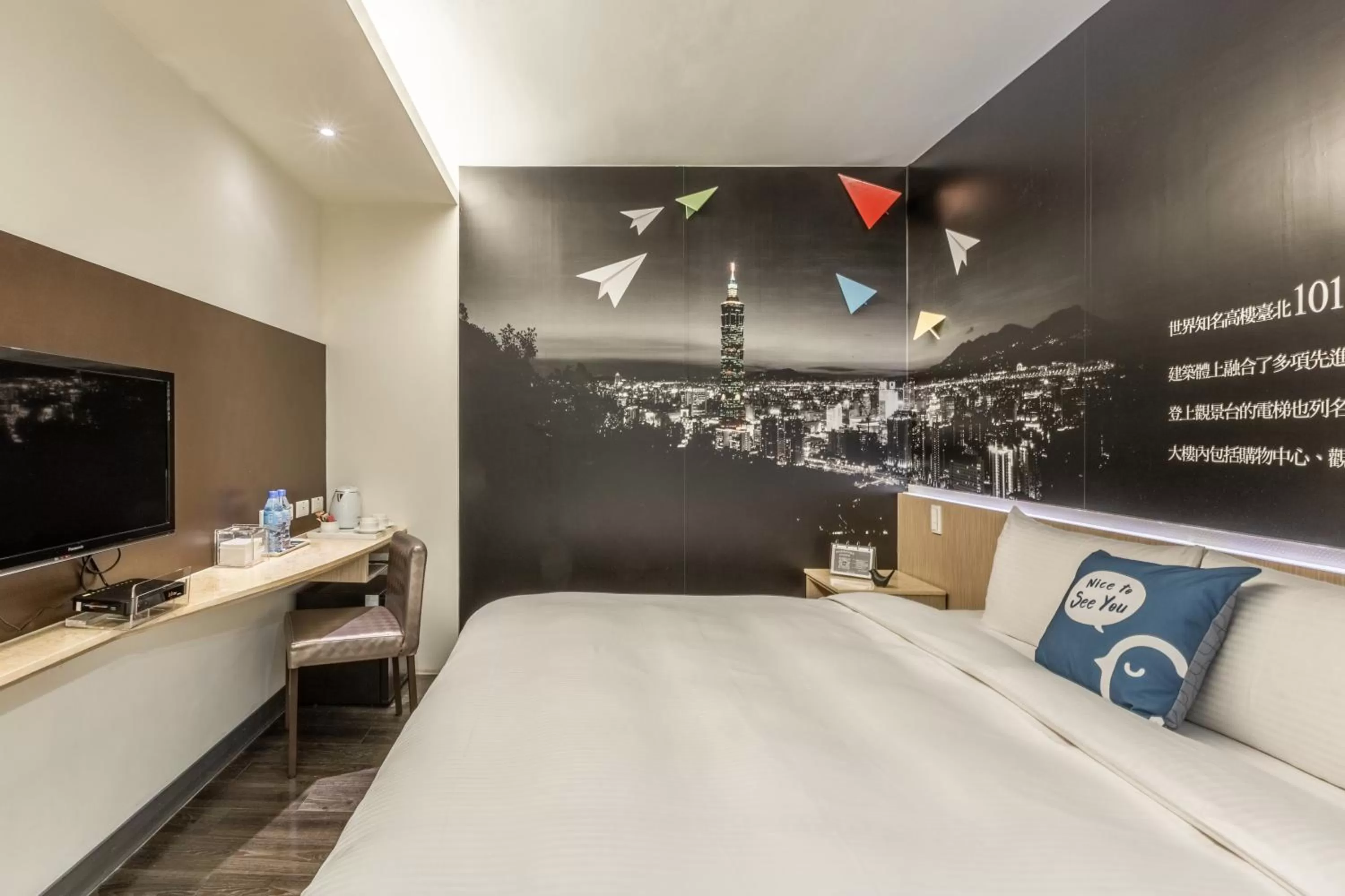 Photo of the whole room, Bed in CU Hotel Taipei