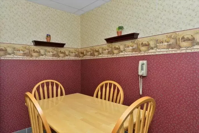 Dining area in Americas Best Value Inn Kalispell