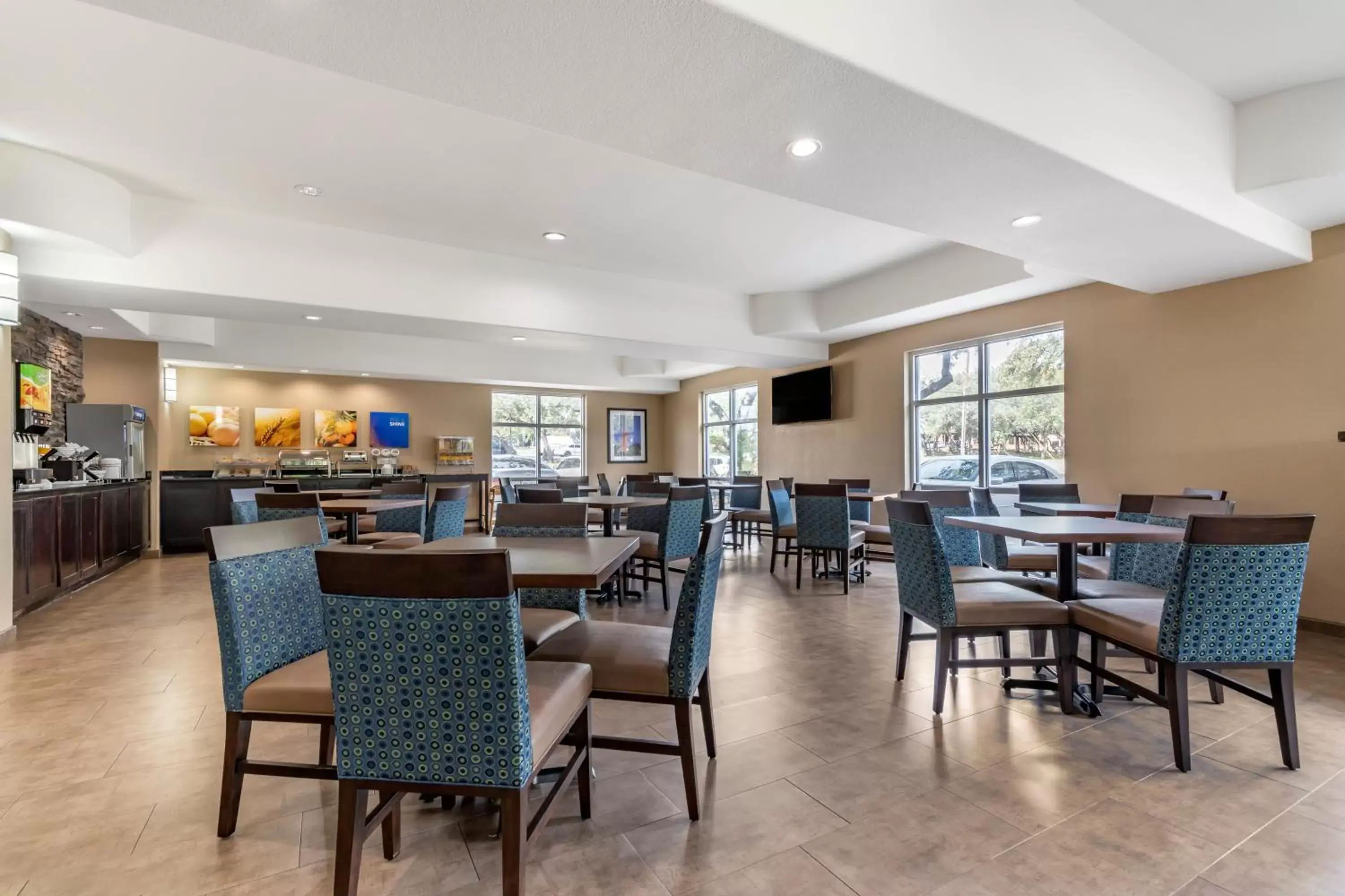 Dining area, Restaurant/Places to Eat in Comfort Suites Medical Center Near Six Flags