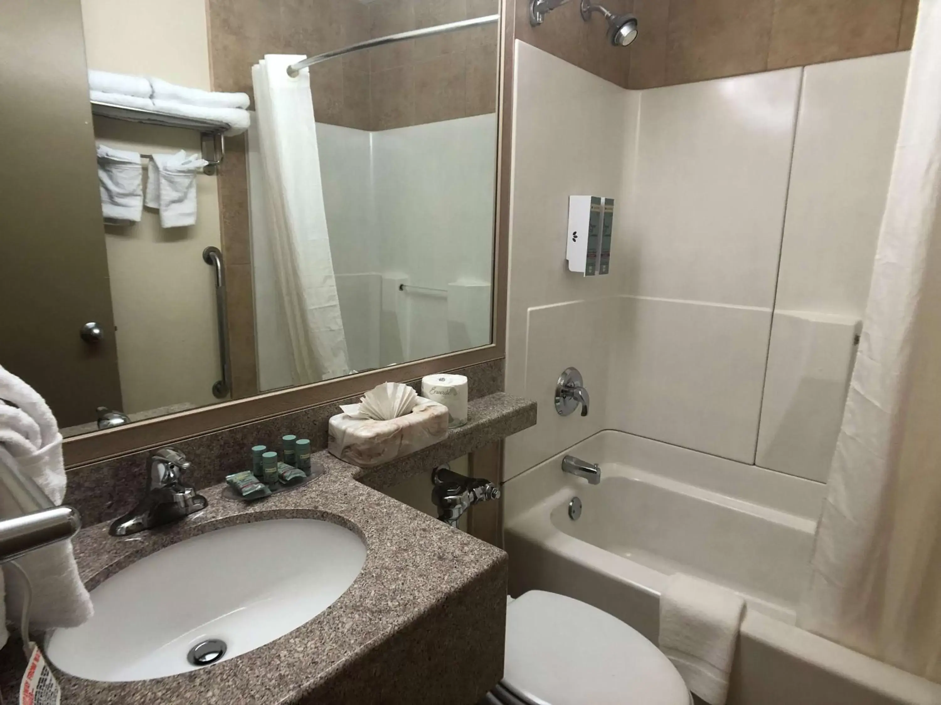 Queen Room with Two Queen Beds in Best Western Jamaica Inn Queen Room with Two Queen Beds in Best Western Jamaica Inn