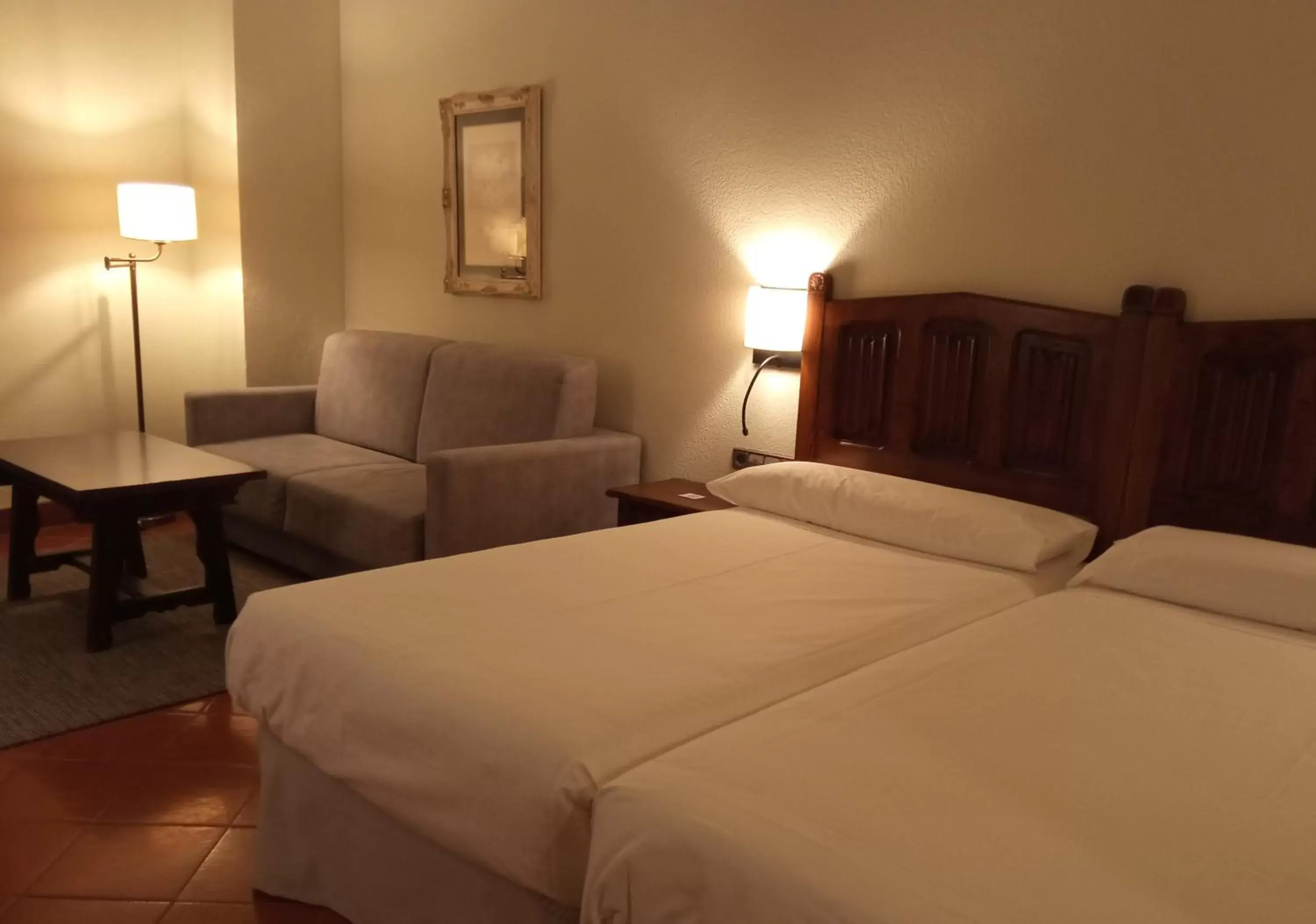 Photo of the whole room, Bed in Parador de Santo Domingo de la Calzada