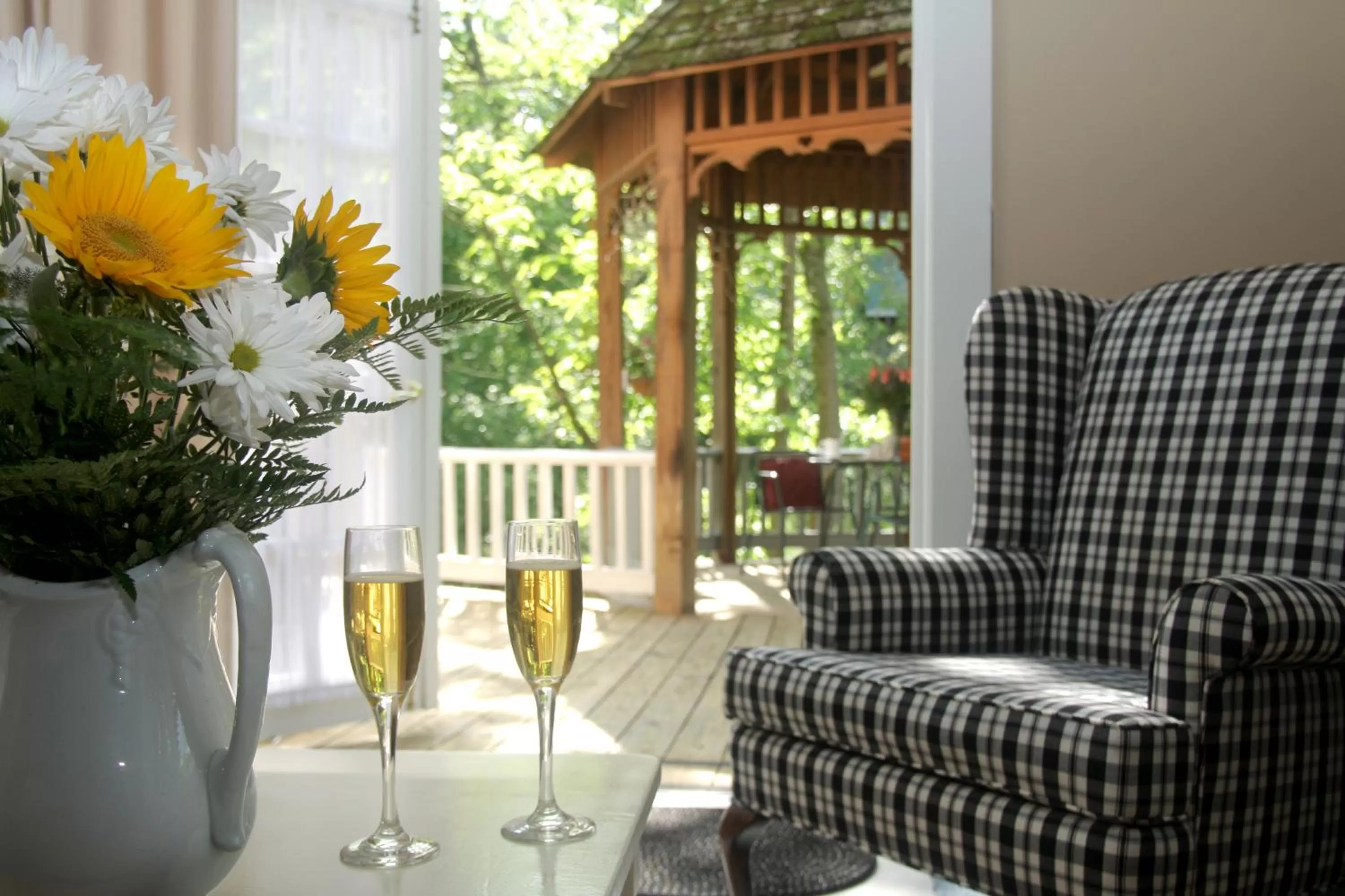 Balcony/Terrace, Seating Area in Heartstone Inn