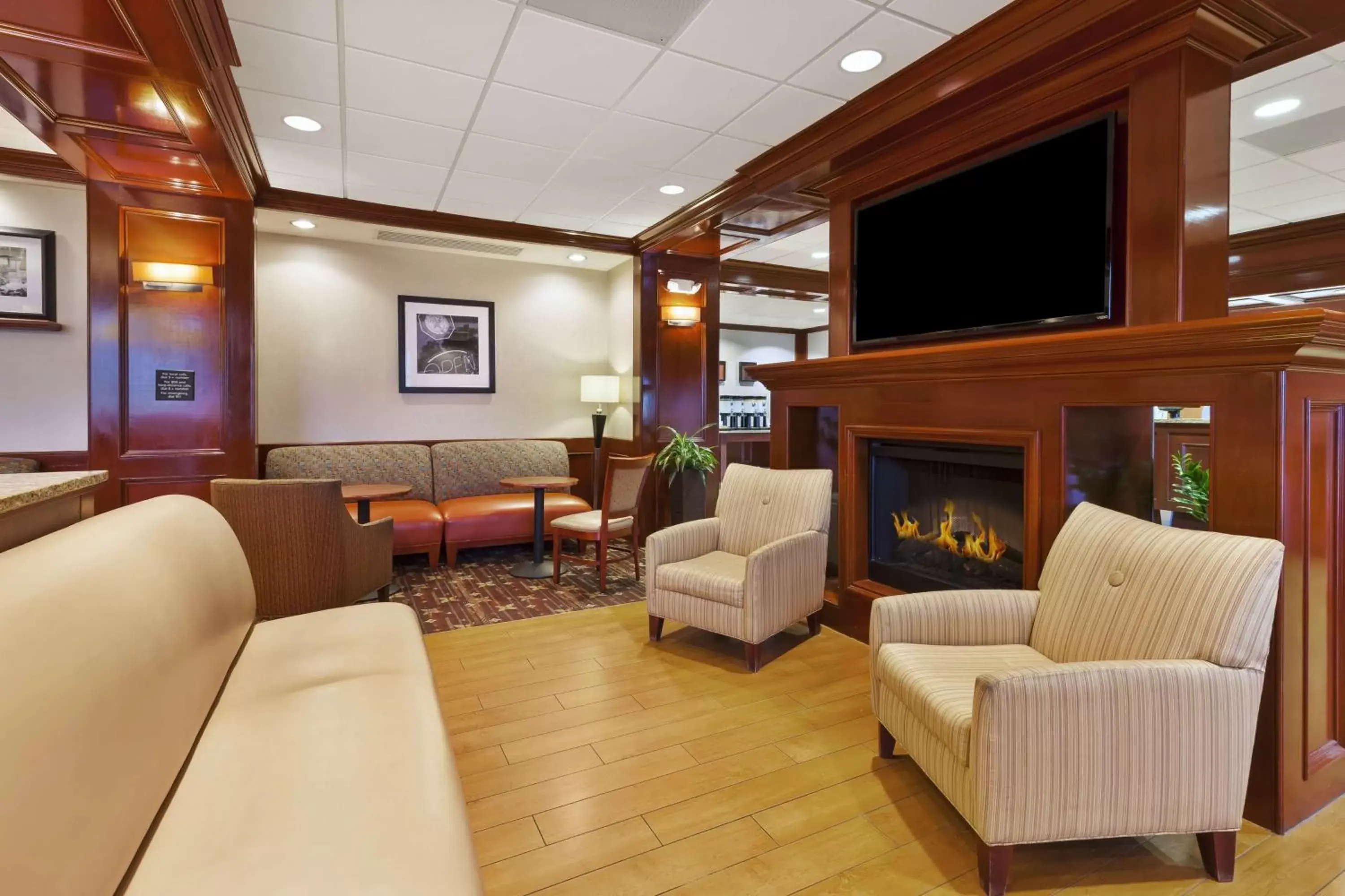 Lobby or reception, Lounge/Bar in Hampton Inn Detroit/Southgate