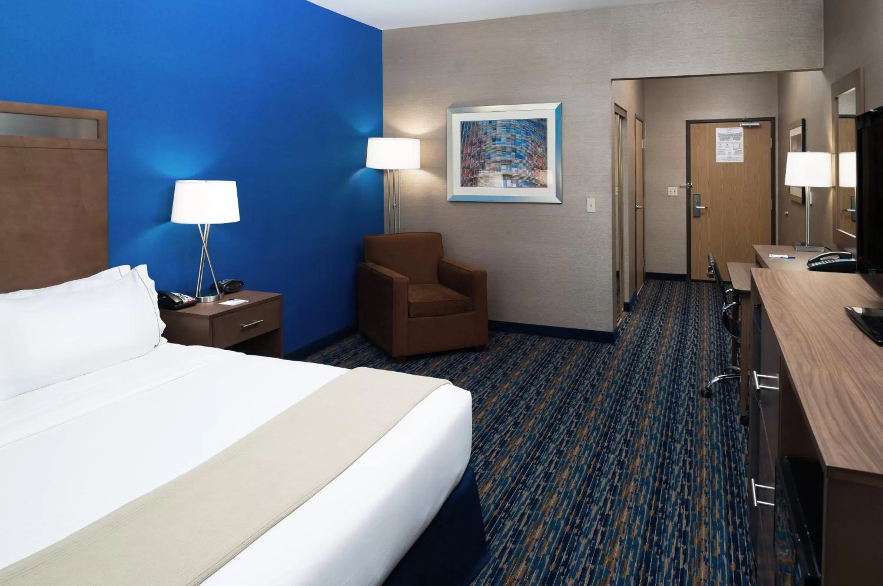 Photo of the whole room, Bed in Holiday Inn Express Rocklin - Galleria Area by IHG