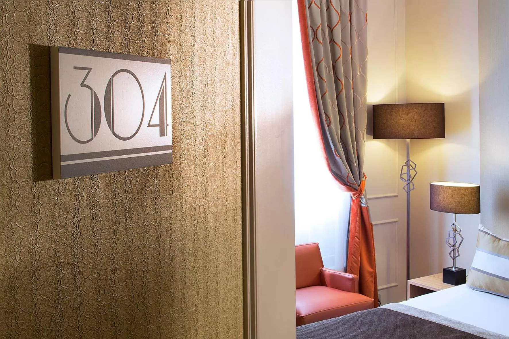 Decorative detail, Bed in Hôtel Galileo Champs Elysées