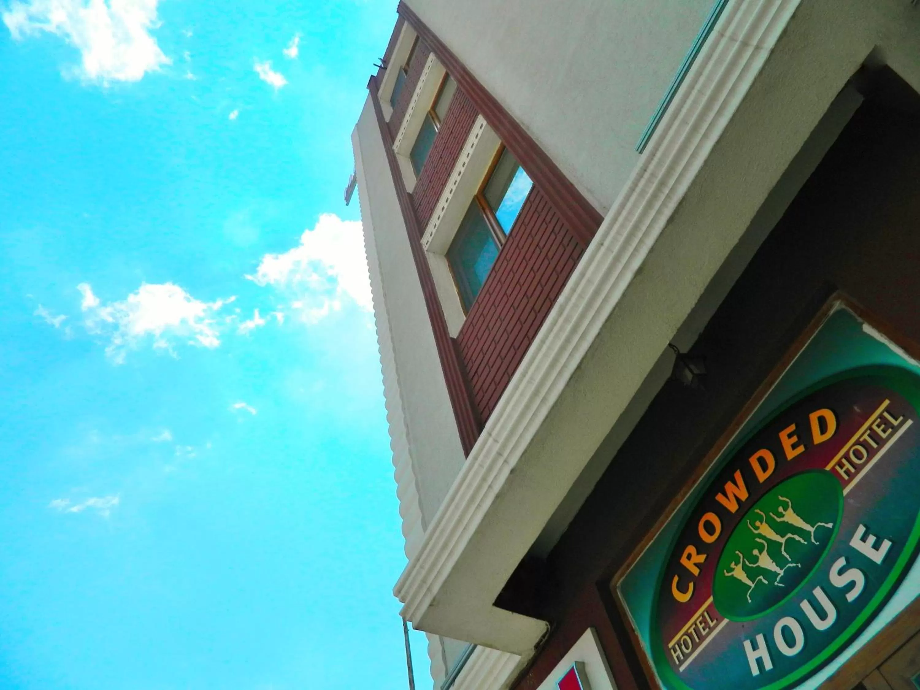 Facade/entrance in Hotel Crowded House