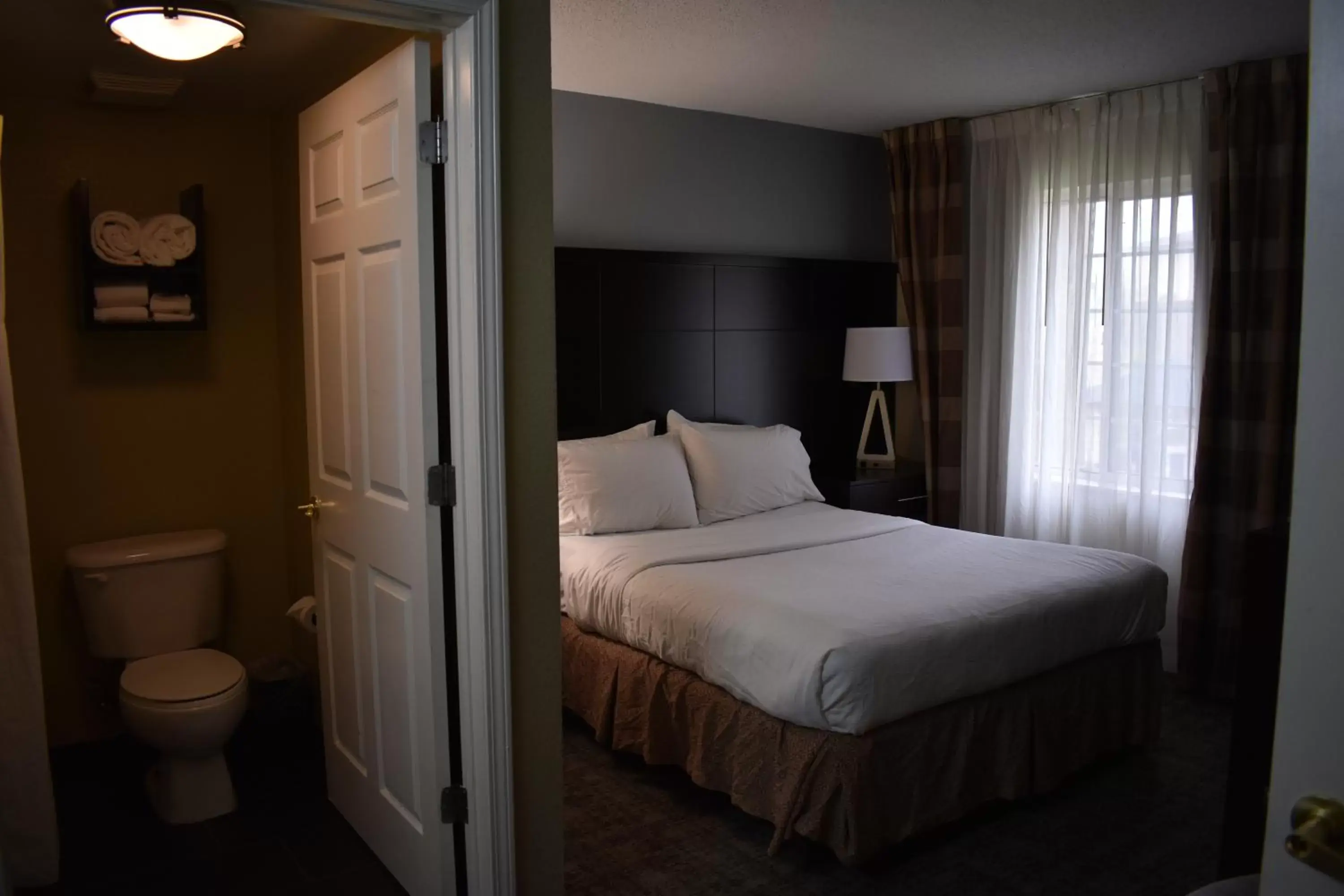 Bedroom, Bed in Staybridge Suites Cranbury - South Brunswick, an IHG Hotel