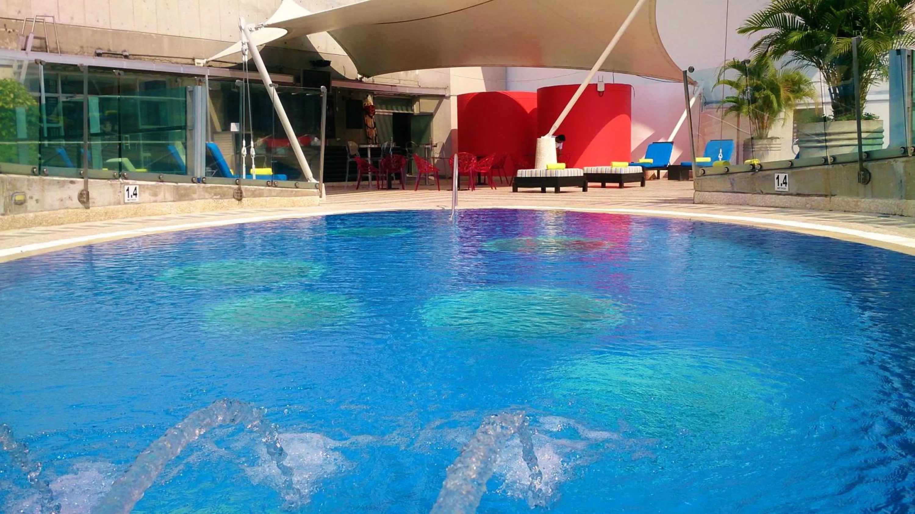 Swimming pool in Decapolis Hotel Panama City