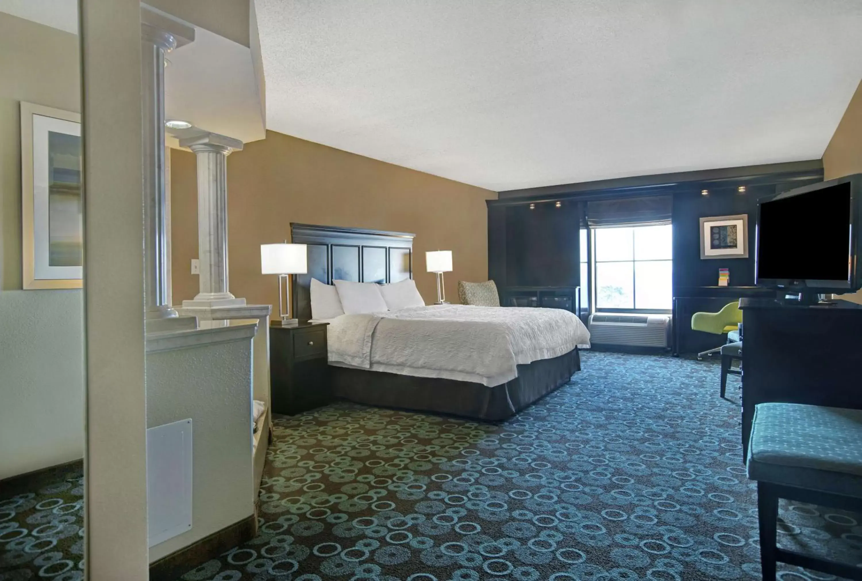 Bedroom in Hampton Inn Biloxi Beach Boulevard