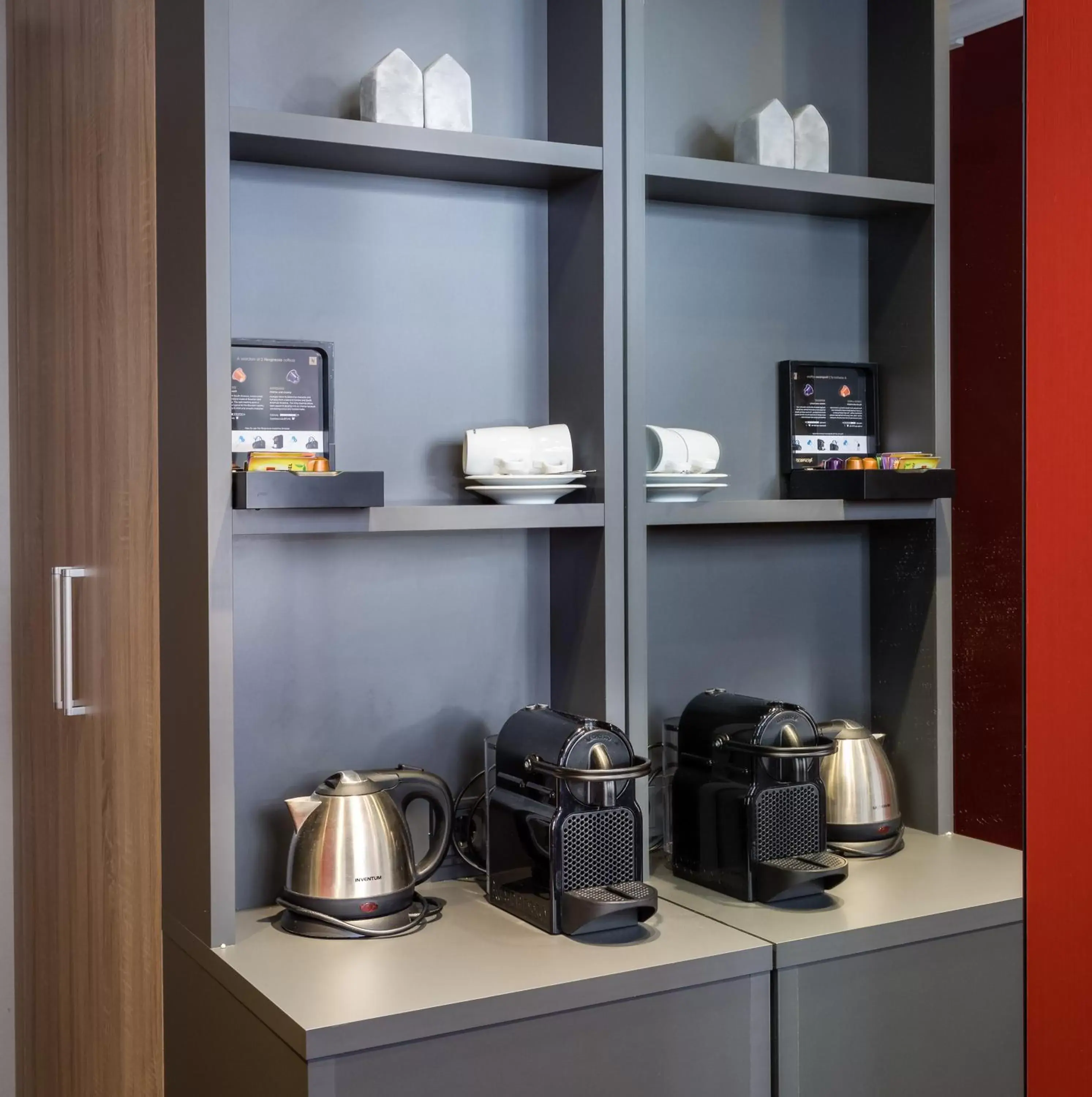 Coffee/tea facilities in Ramada by Wyndham Amsterdam Airport Schiphol