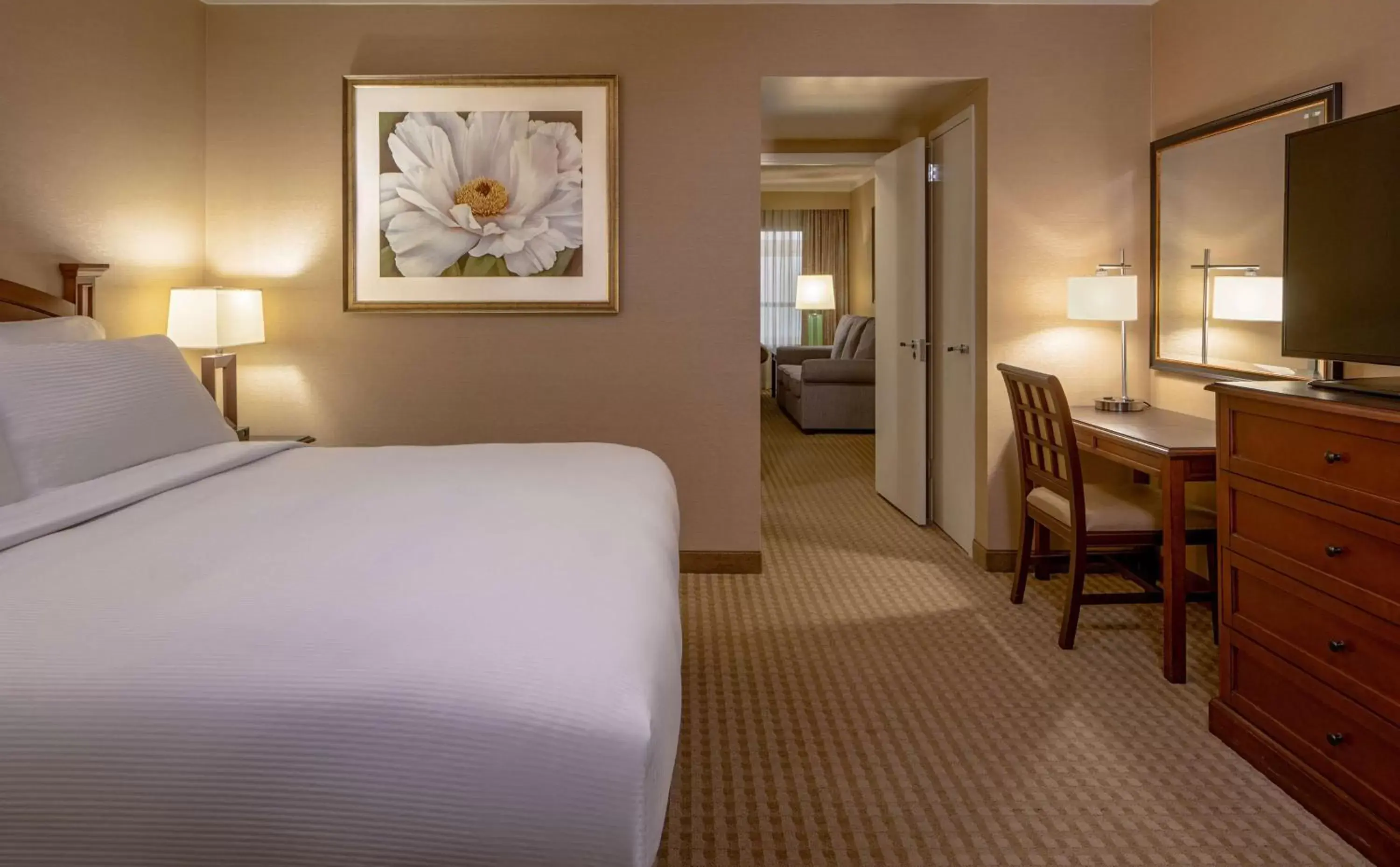 Photo of the whole room, Bed in Doubletree Suites by Hilton Salt Lake City