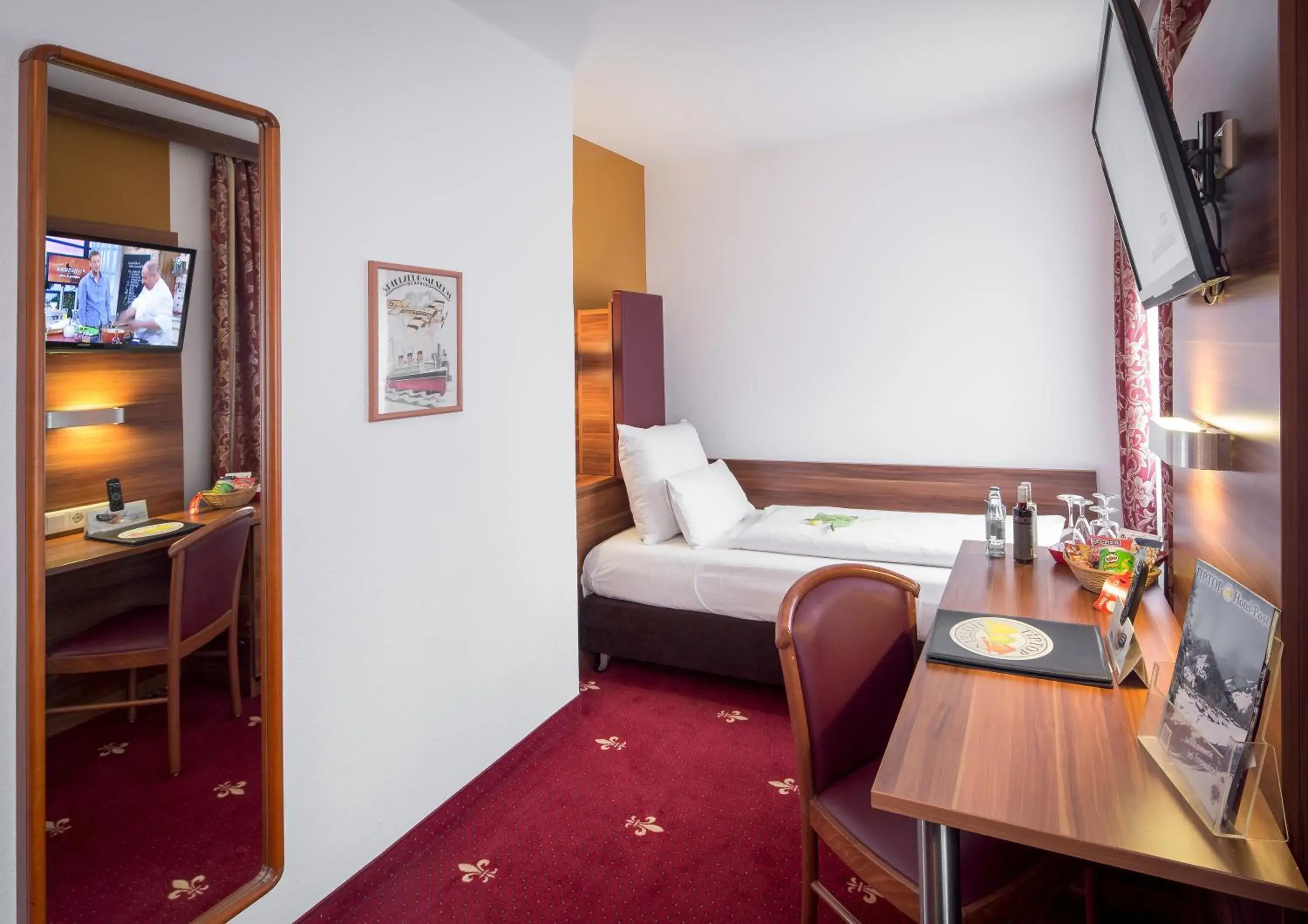 Photo of the whole room, Bed in Tiptop Hotel Burgschmiet Garni