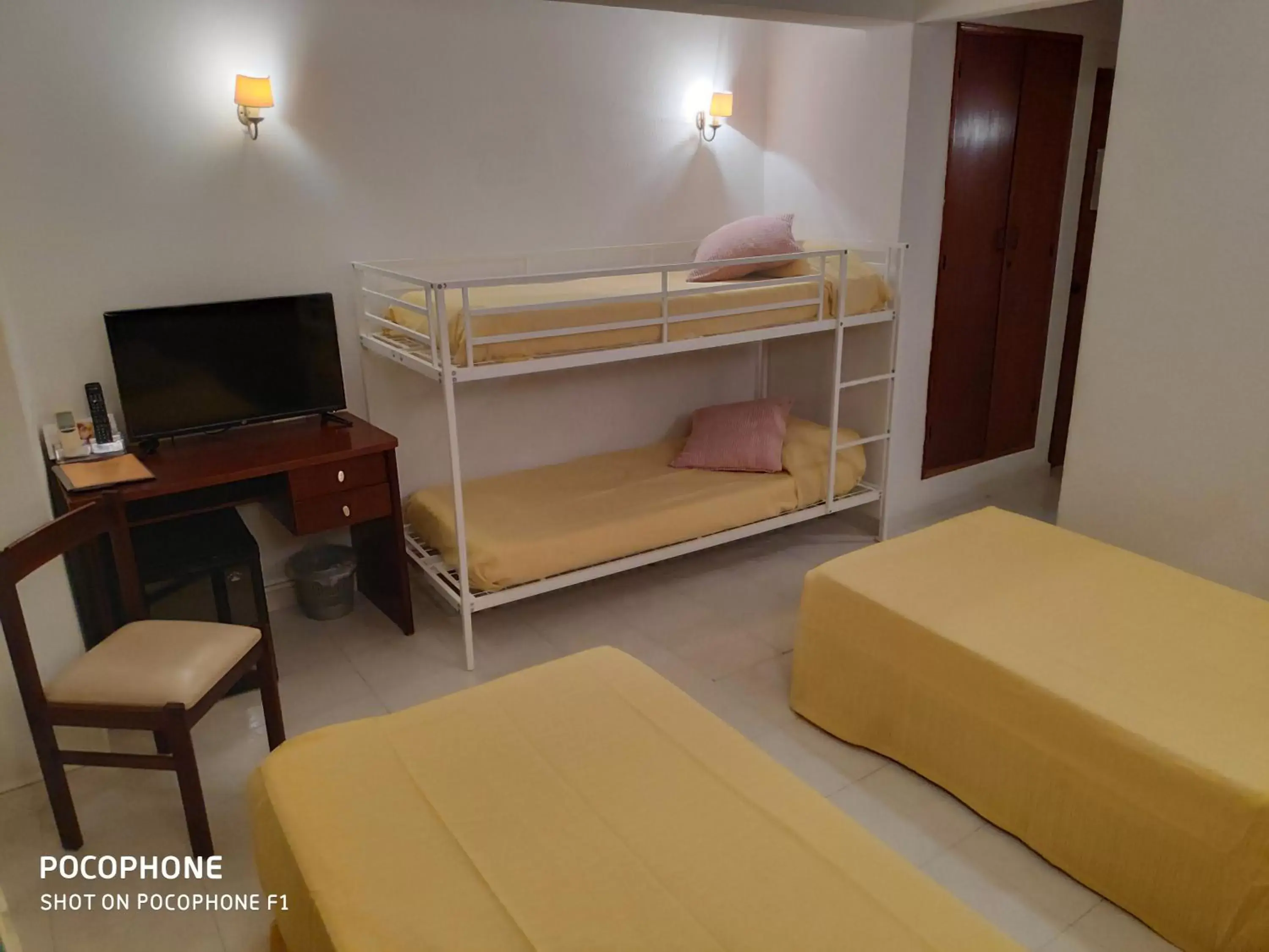 bunk bed in Hotel Alnacir
