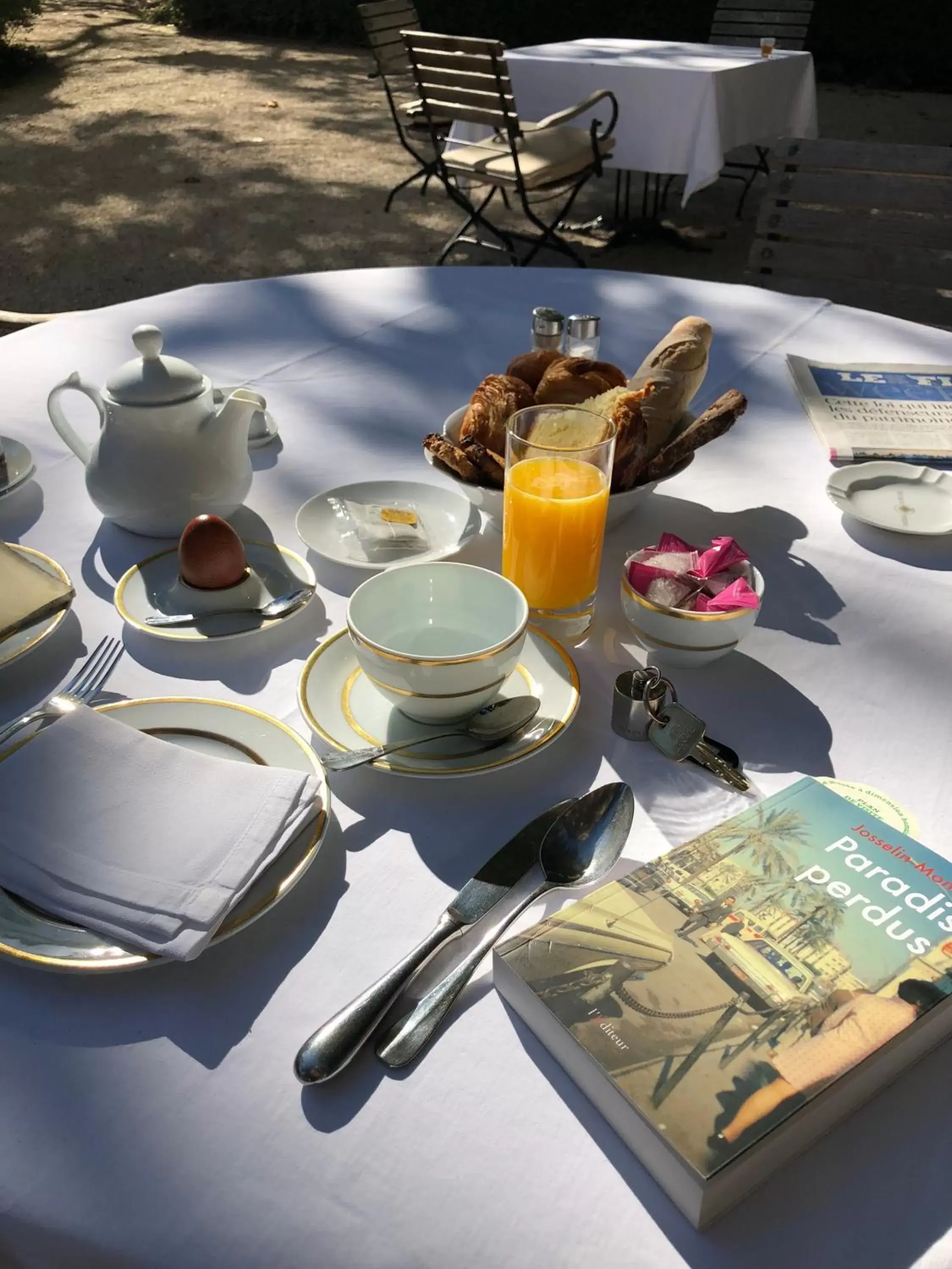 Breakfast in Hotel Château Des Alpilles