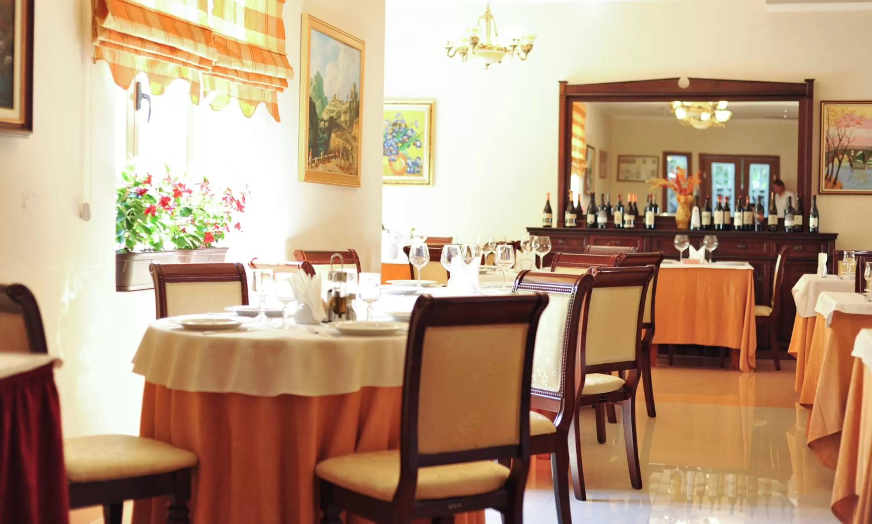 Restaurant/places to eat in Hotel Vila e Arte City Center