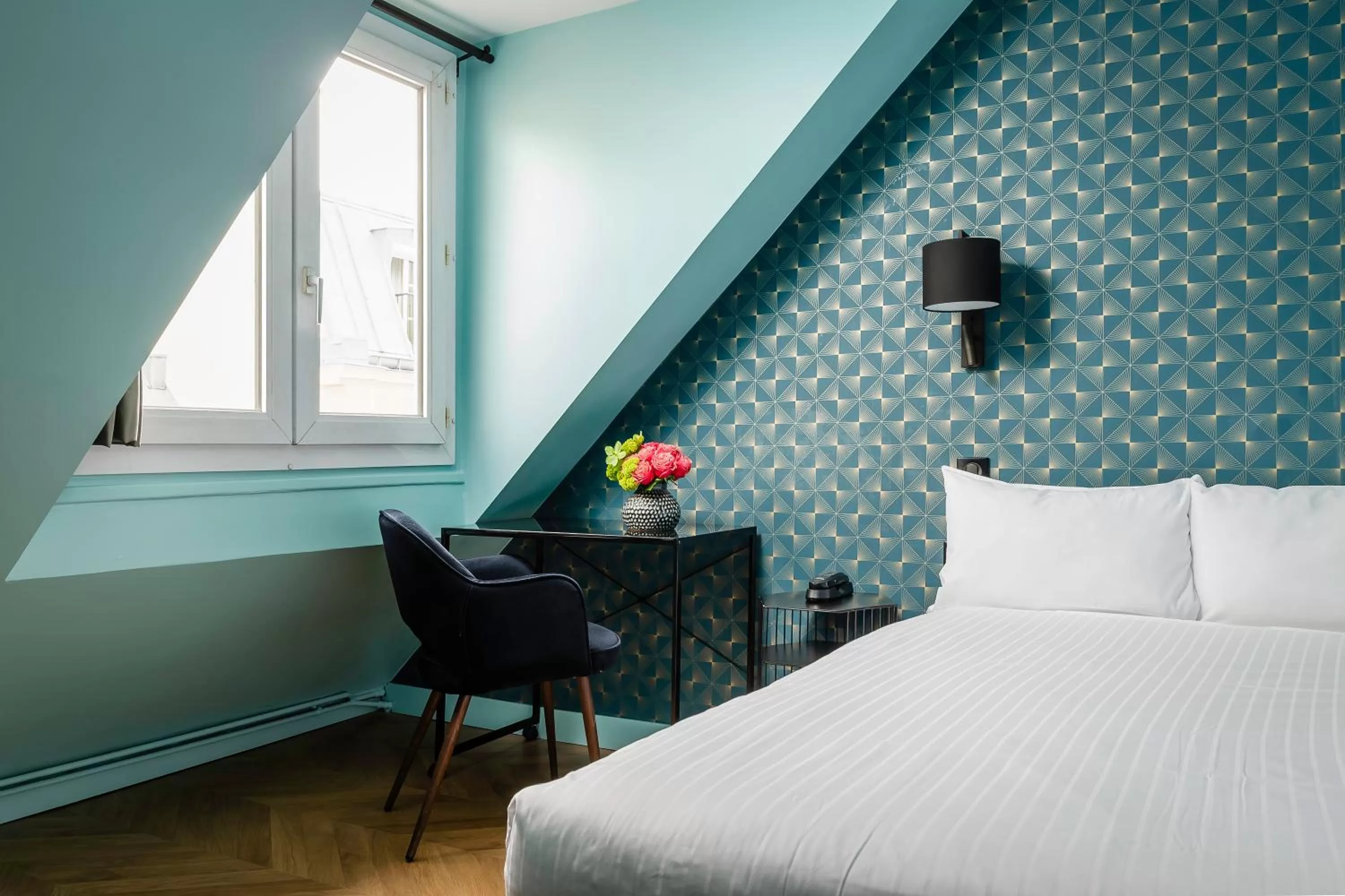 Bed in Hotel Elysée Etoile