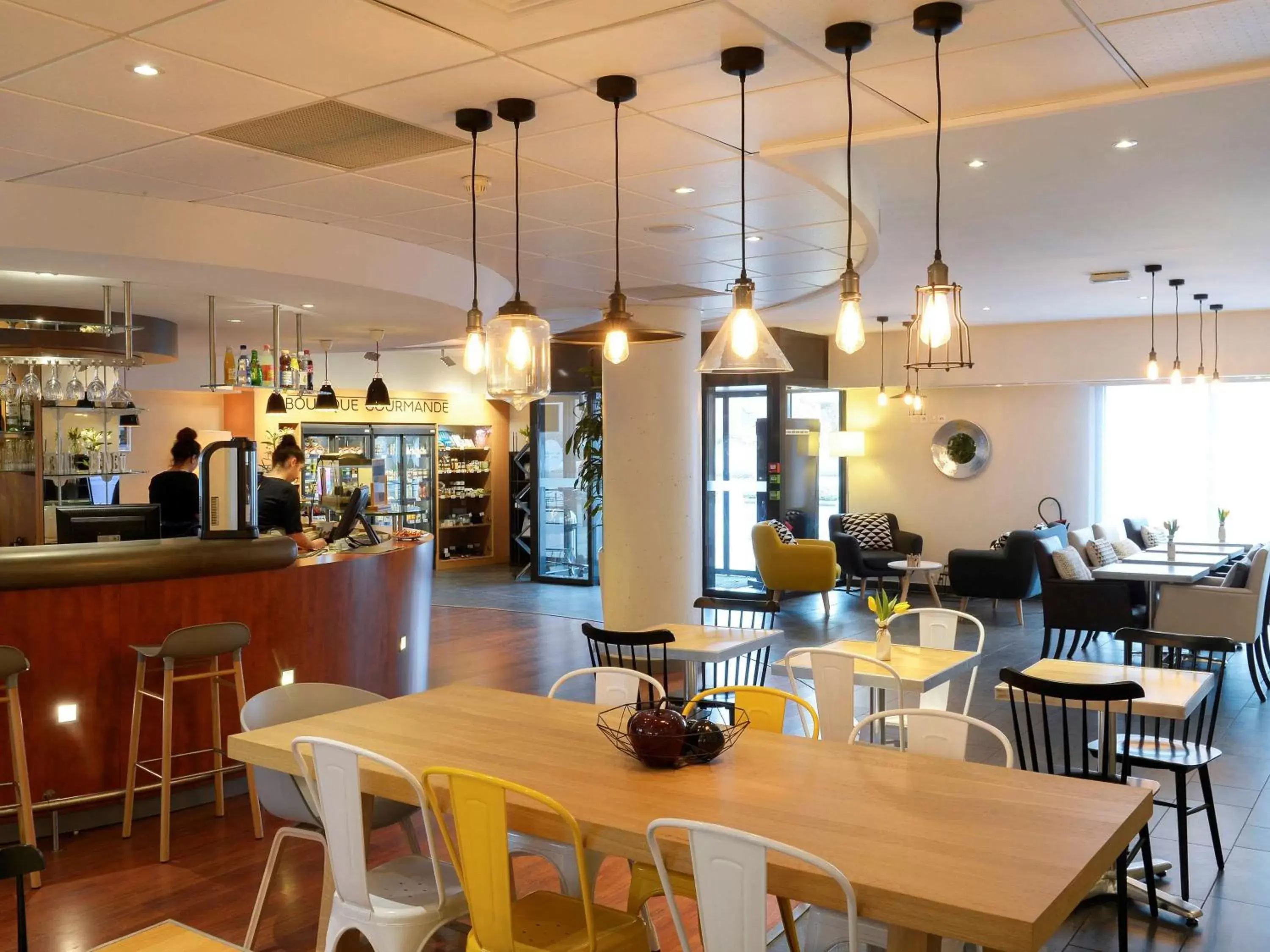 Property building, Restaurant/Places to Eat in Novotel Suites Rouen Normandie