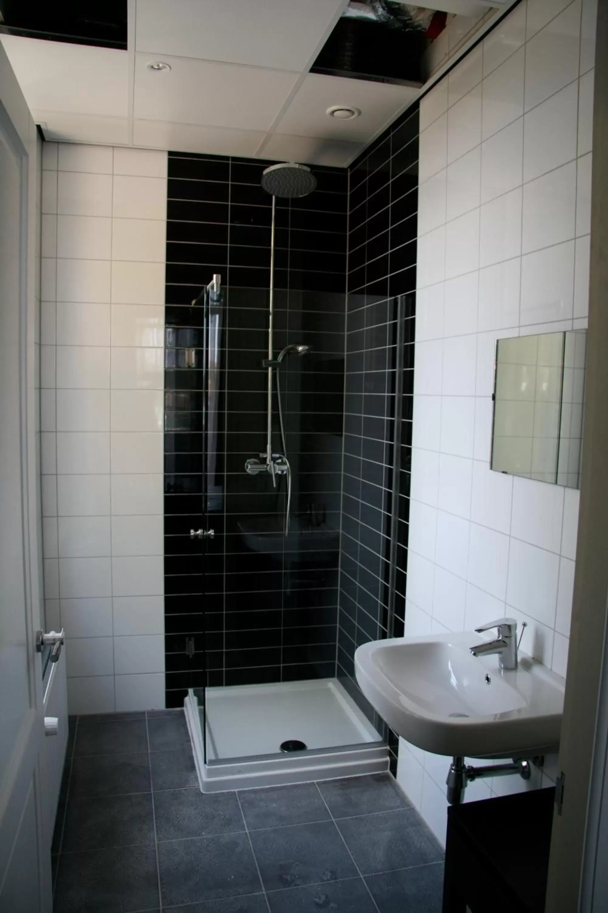 Bathroom in Hotel De Villa