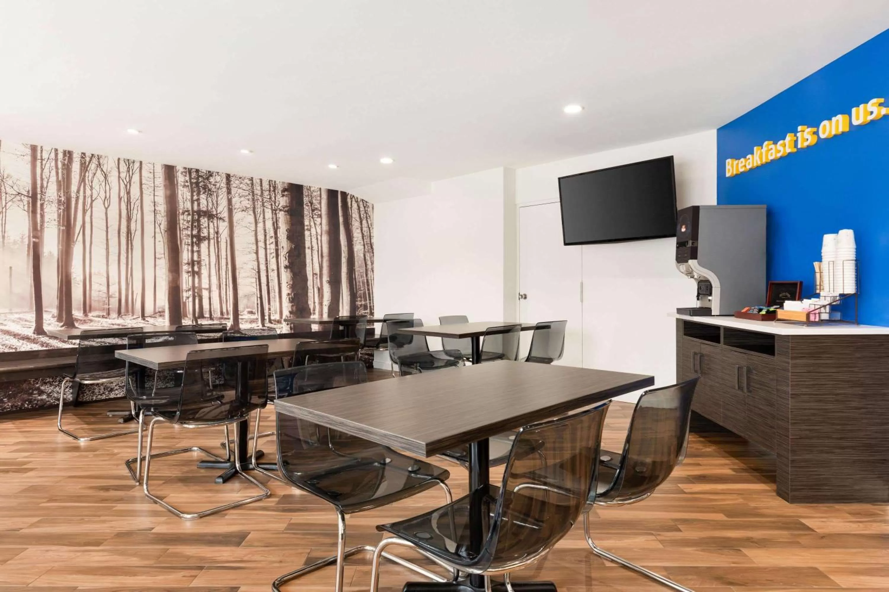 Restaurant/places to eat in Days Inn by Wyndham Sarnia Harbourfront