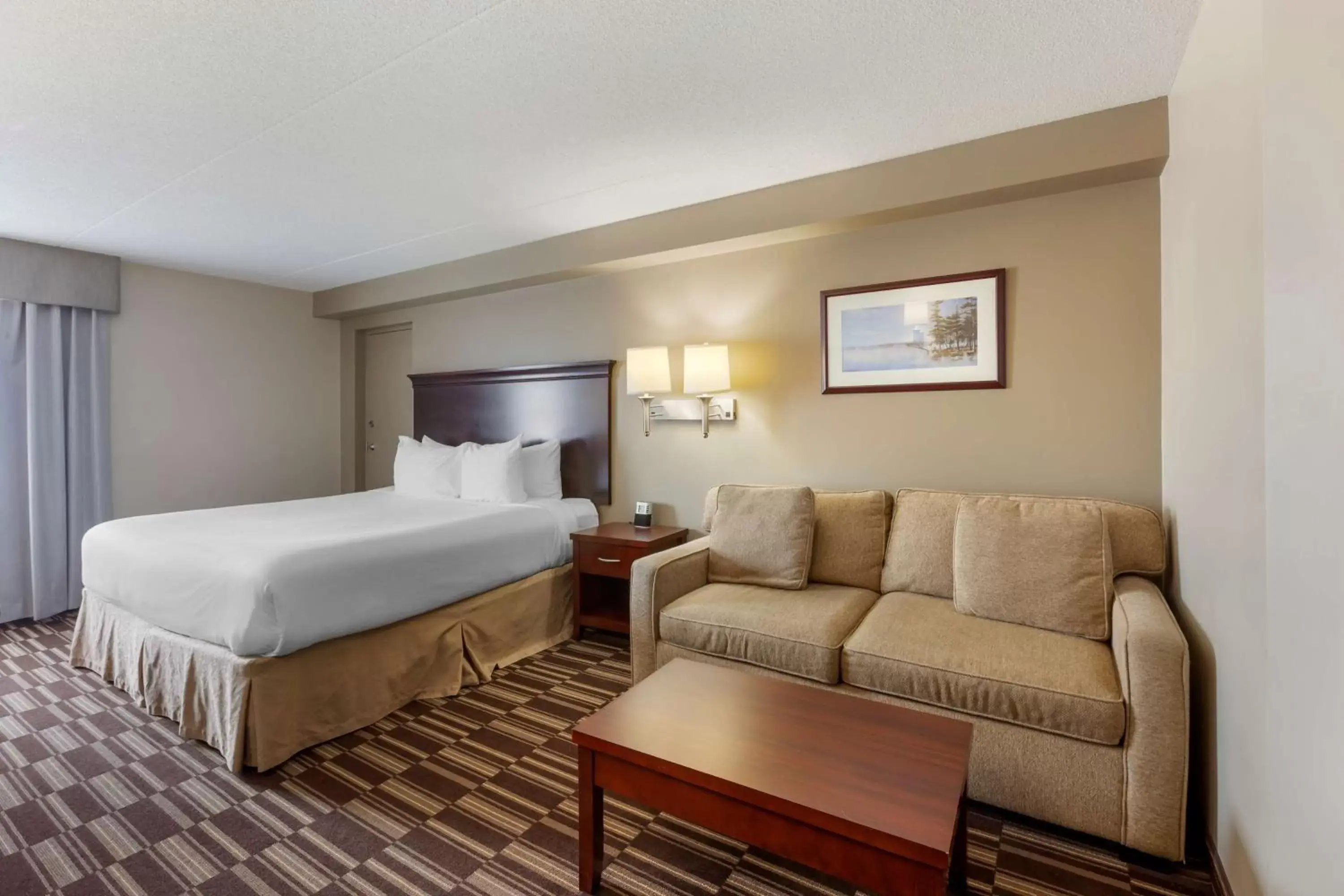 Bedroom in Best Western Plus Orillia Hotel