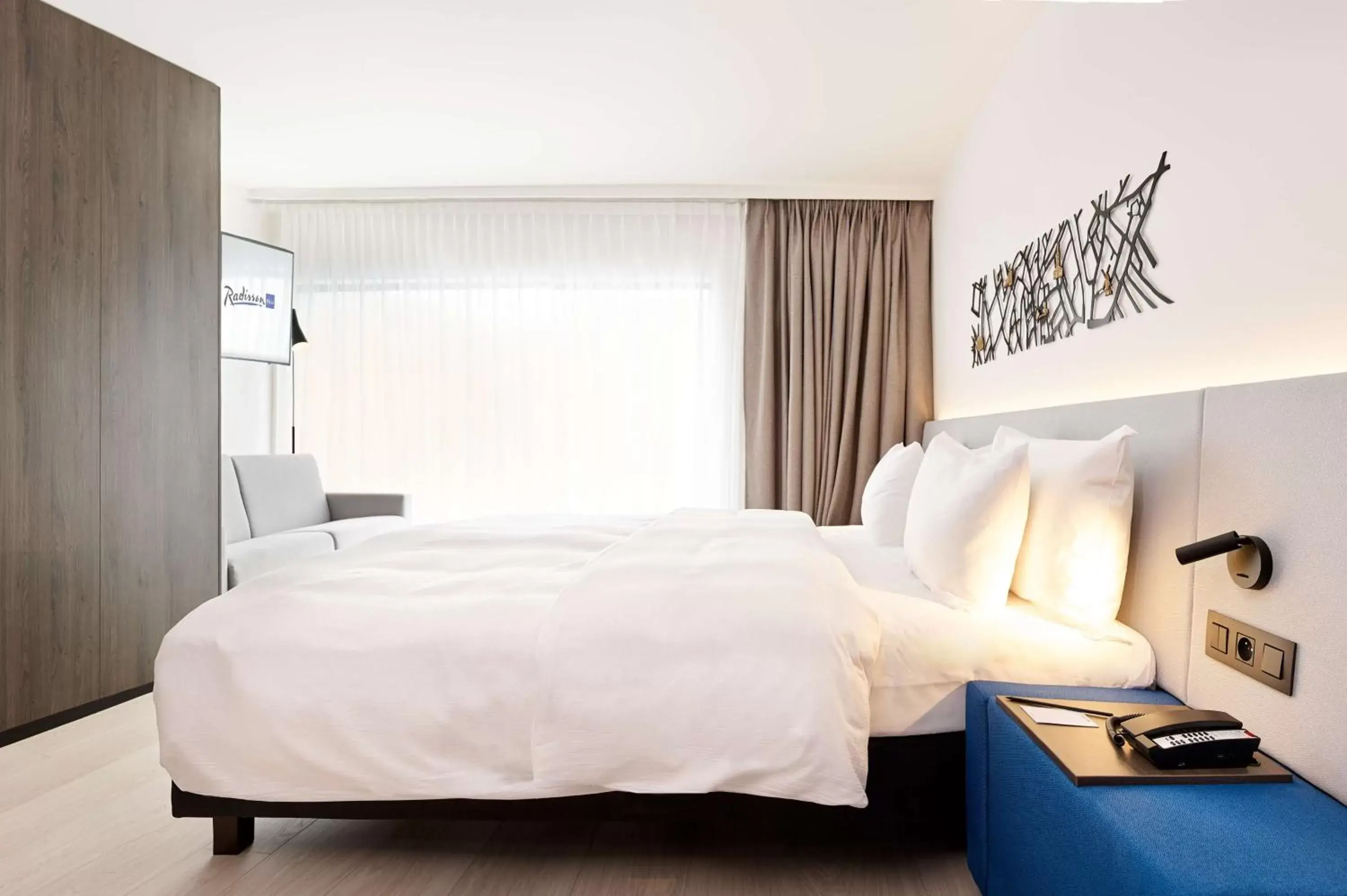 Photo of the whole room, Bed in Radisson Blu Hotel, Bruges