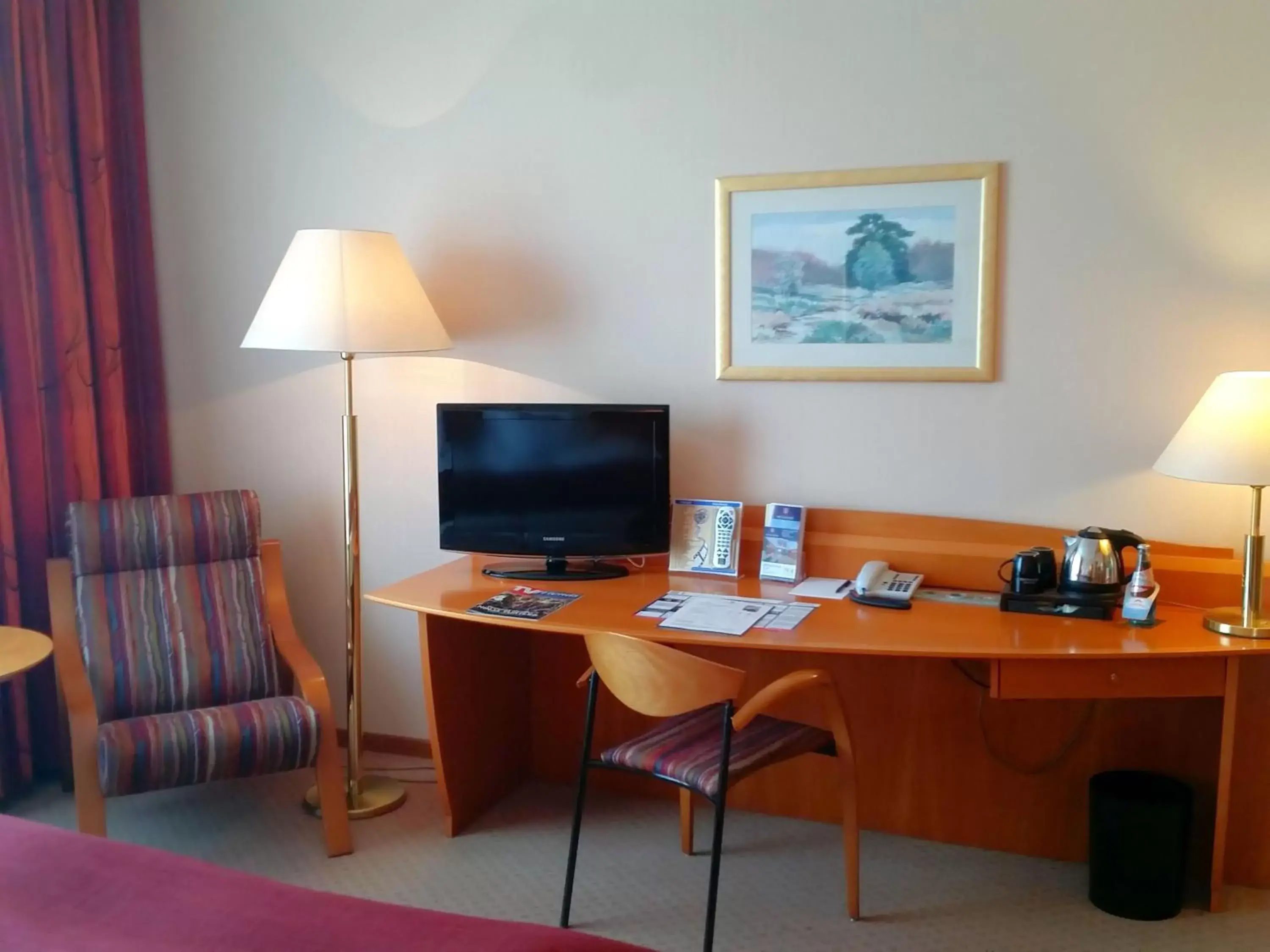 Photo of the whole room, TV/Entertainment Center in Hotel Meerane