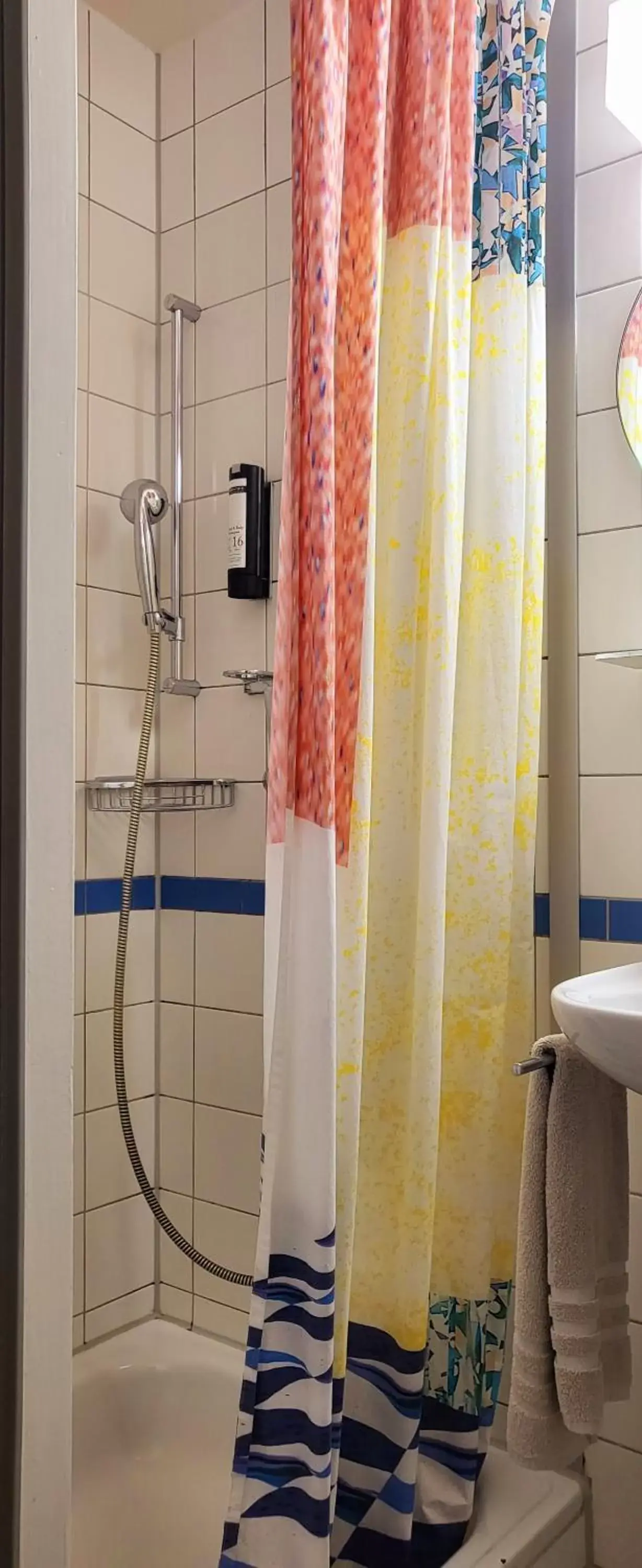Shower, Bathroom in Steinenschanze Stadthotel