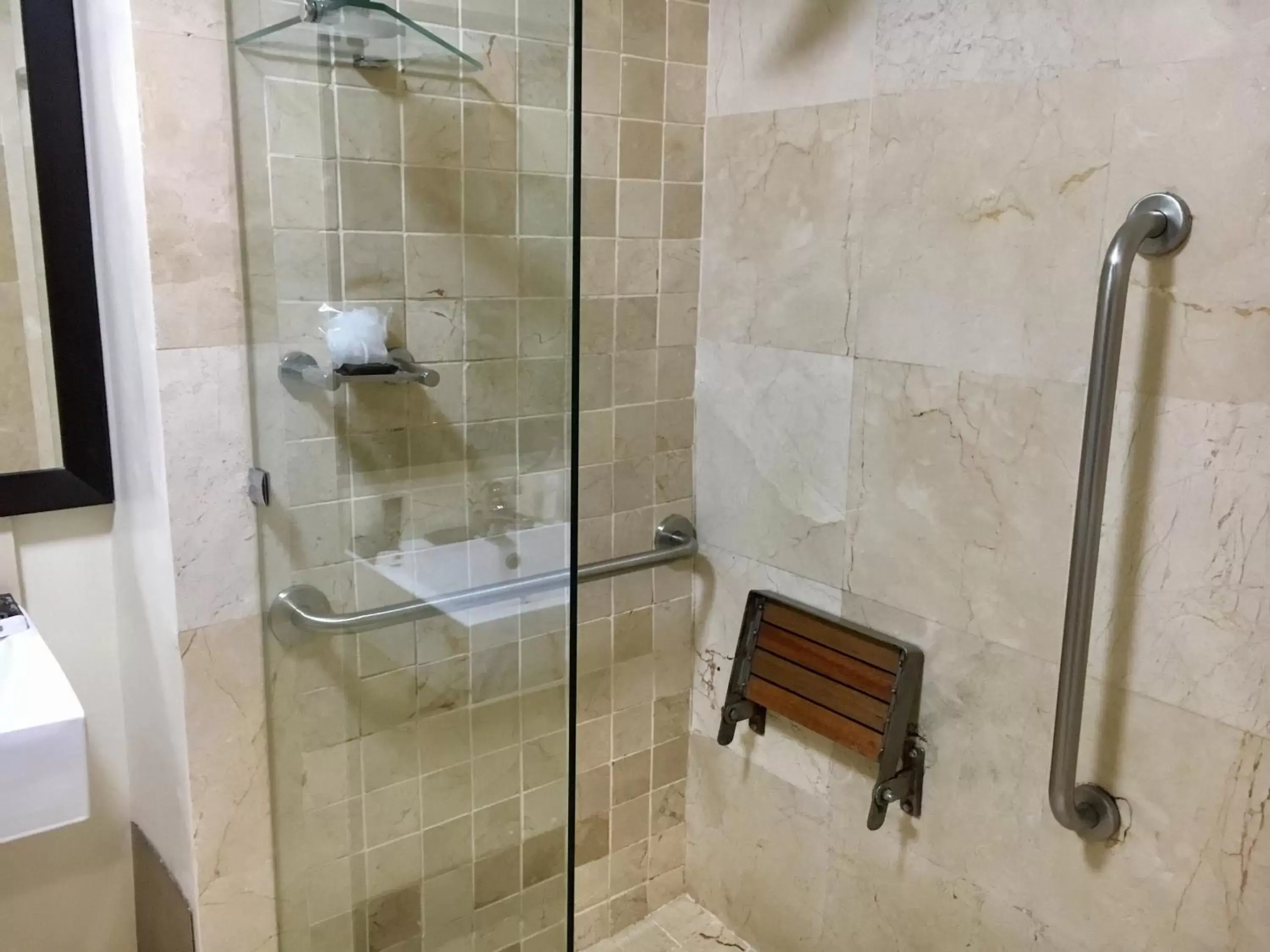 Facility for disabled guests, Bathroom in Belaire Suites Hotel