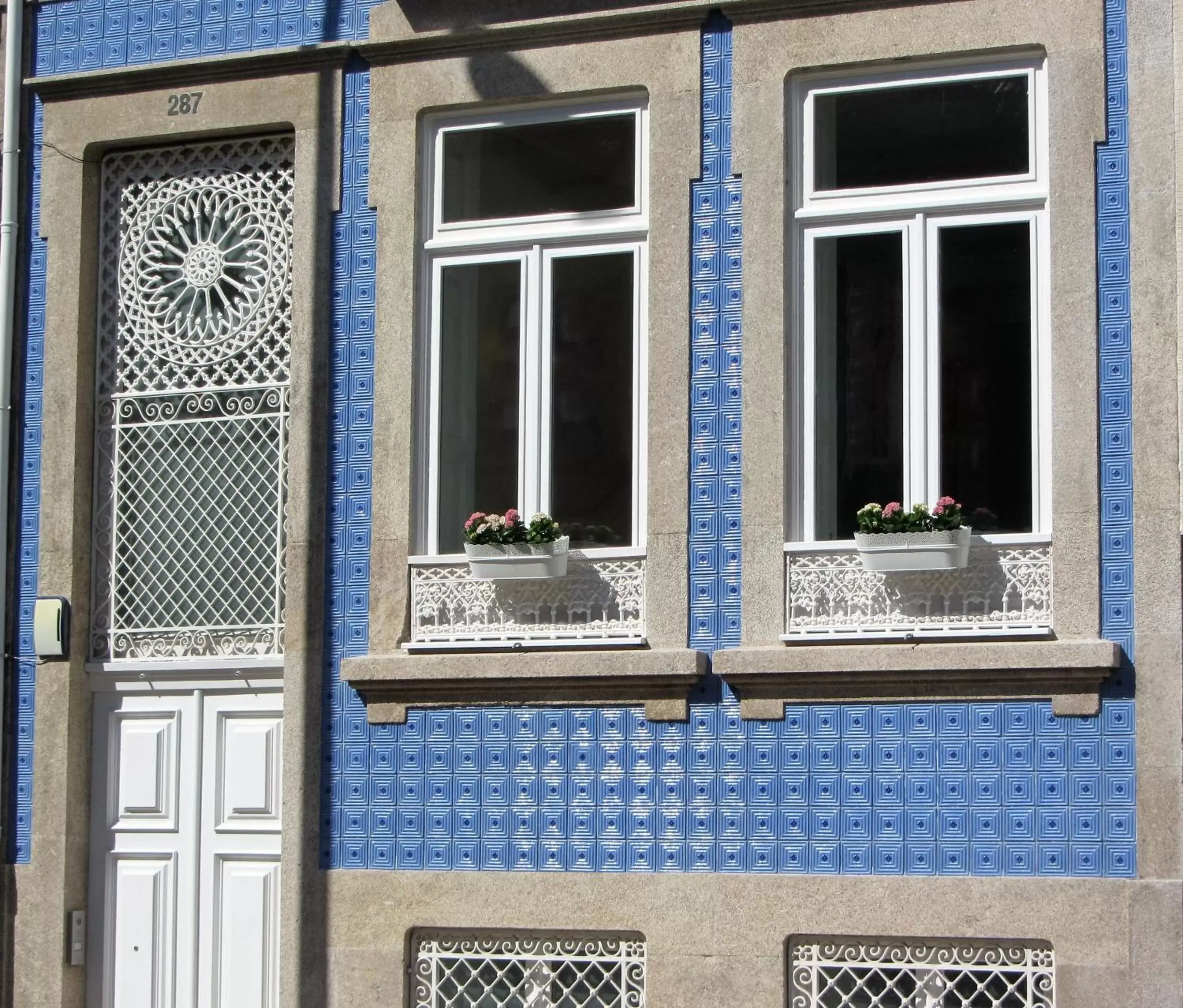 Facade/entrance in Oporto Comfort Charming Cedofeita