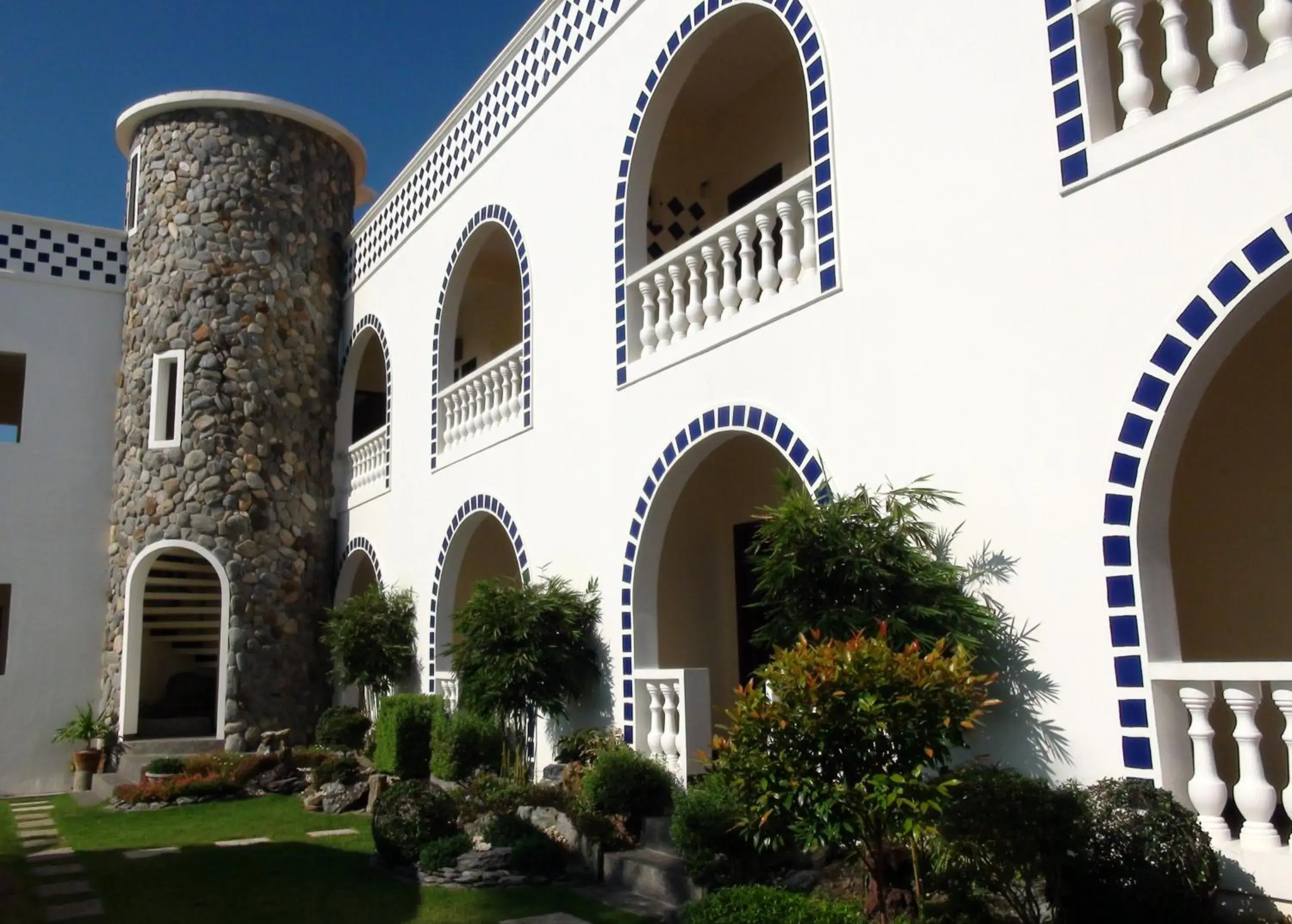 Facade/entrance, Property Building in Squares Beachside Apartments