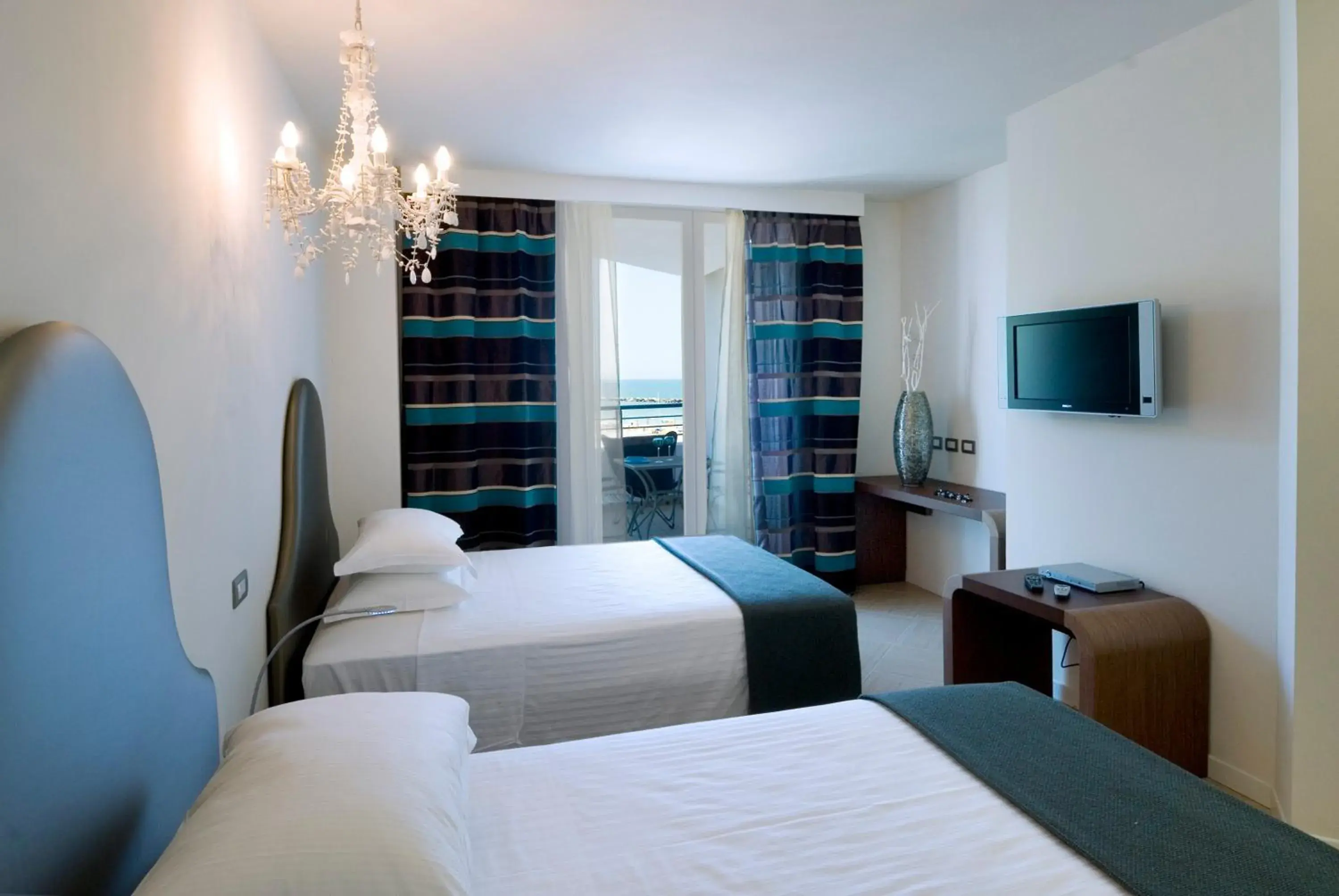 Photo of the whole room, Bed in Blu Suite Hotel
