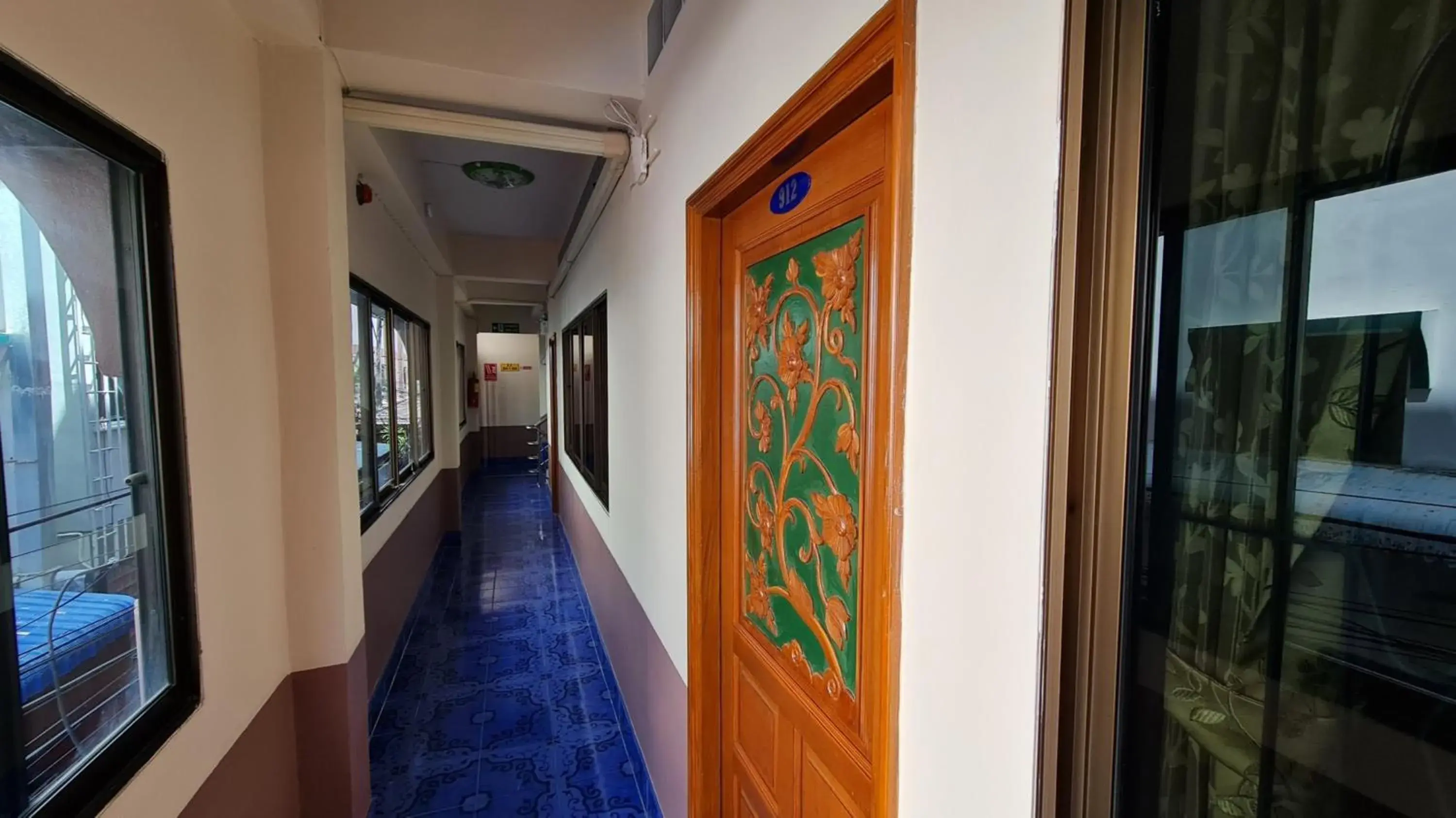 Property building in Vech Guesthouse Patong Property building in Vech Guesthouse Patong