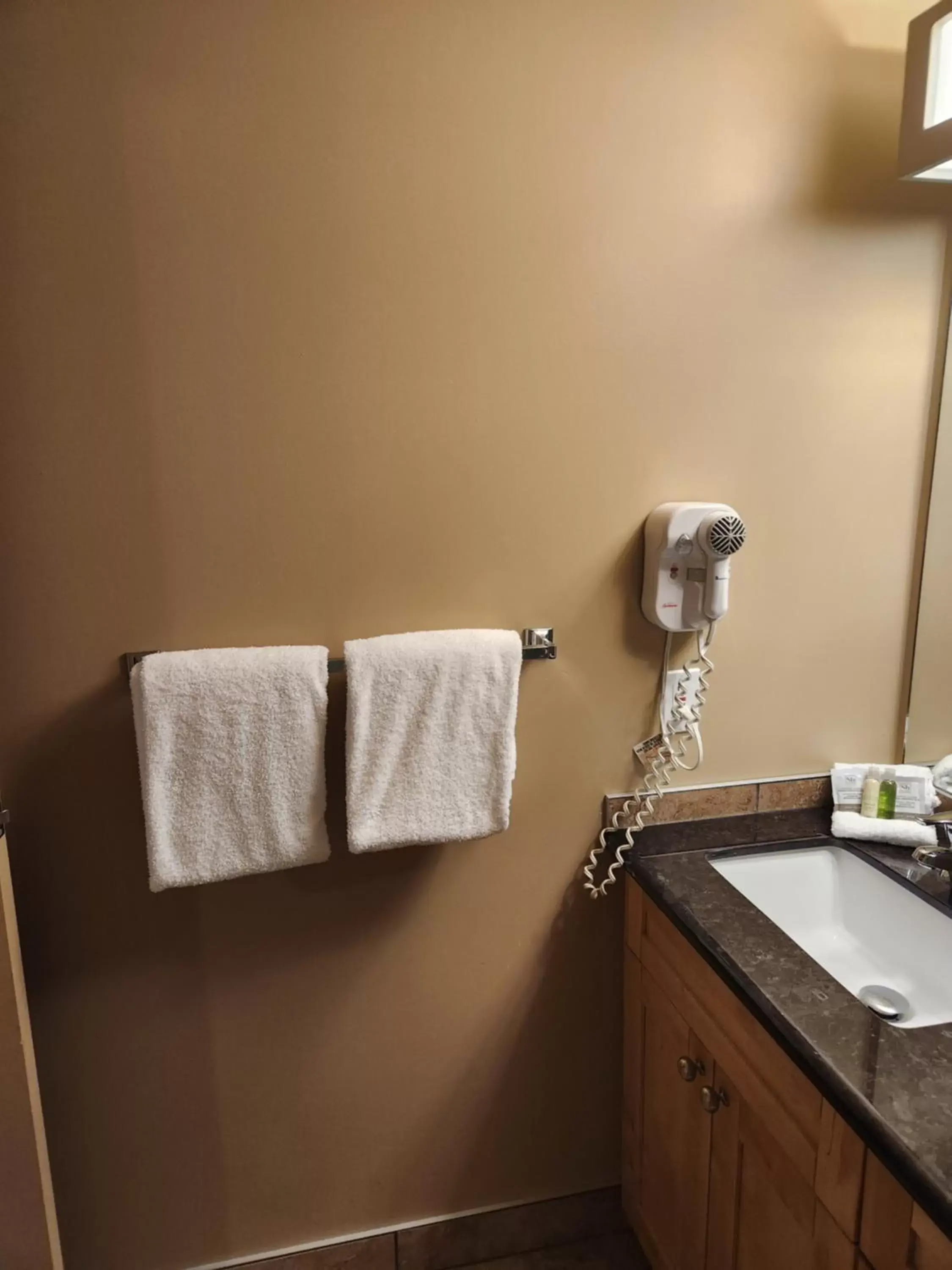 Bathroom in Waterton Lakes Lodge Resort