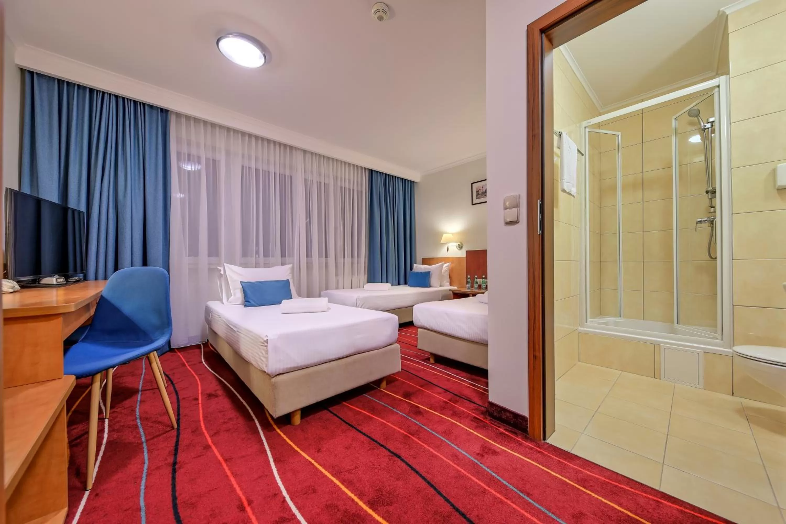 Shower, Bed in Best Western Hotel Portos