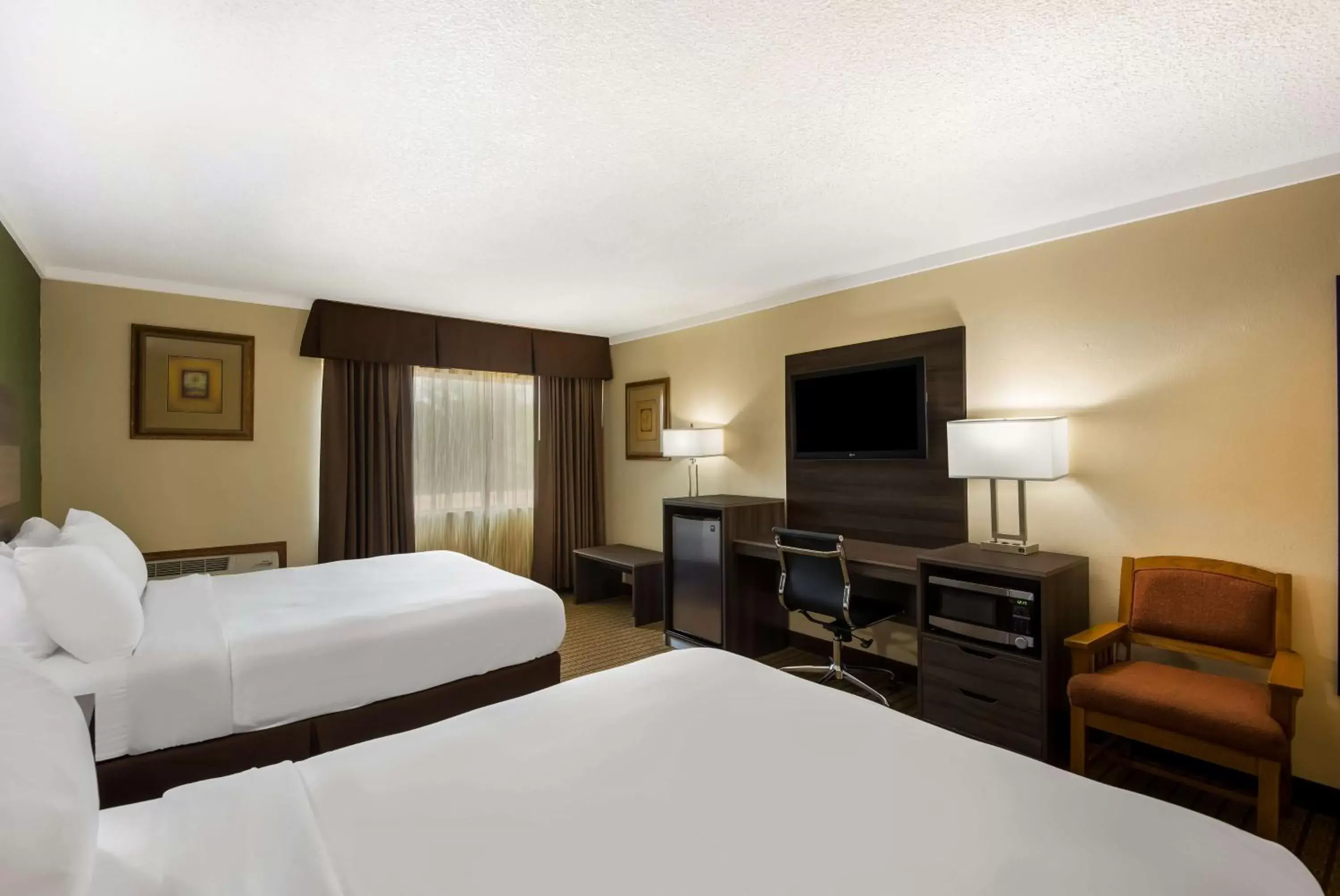 Bedroom in Best Western Prairie Inn & Conference Center