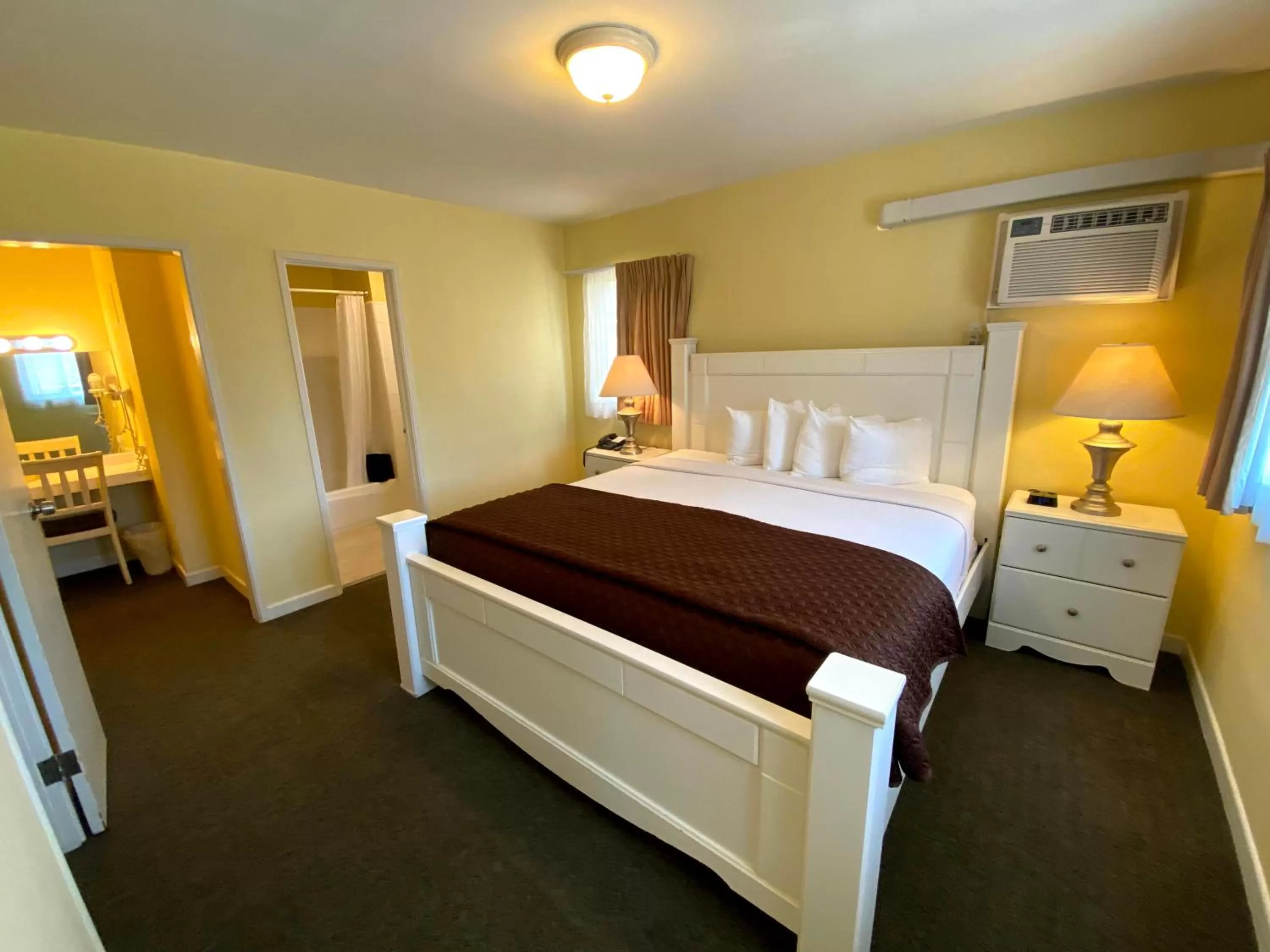 Bed in Hollywood Celebrity Hotel