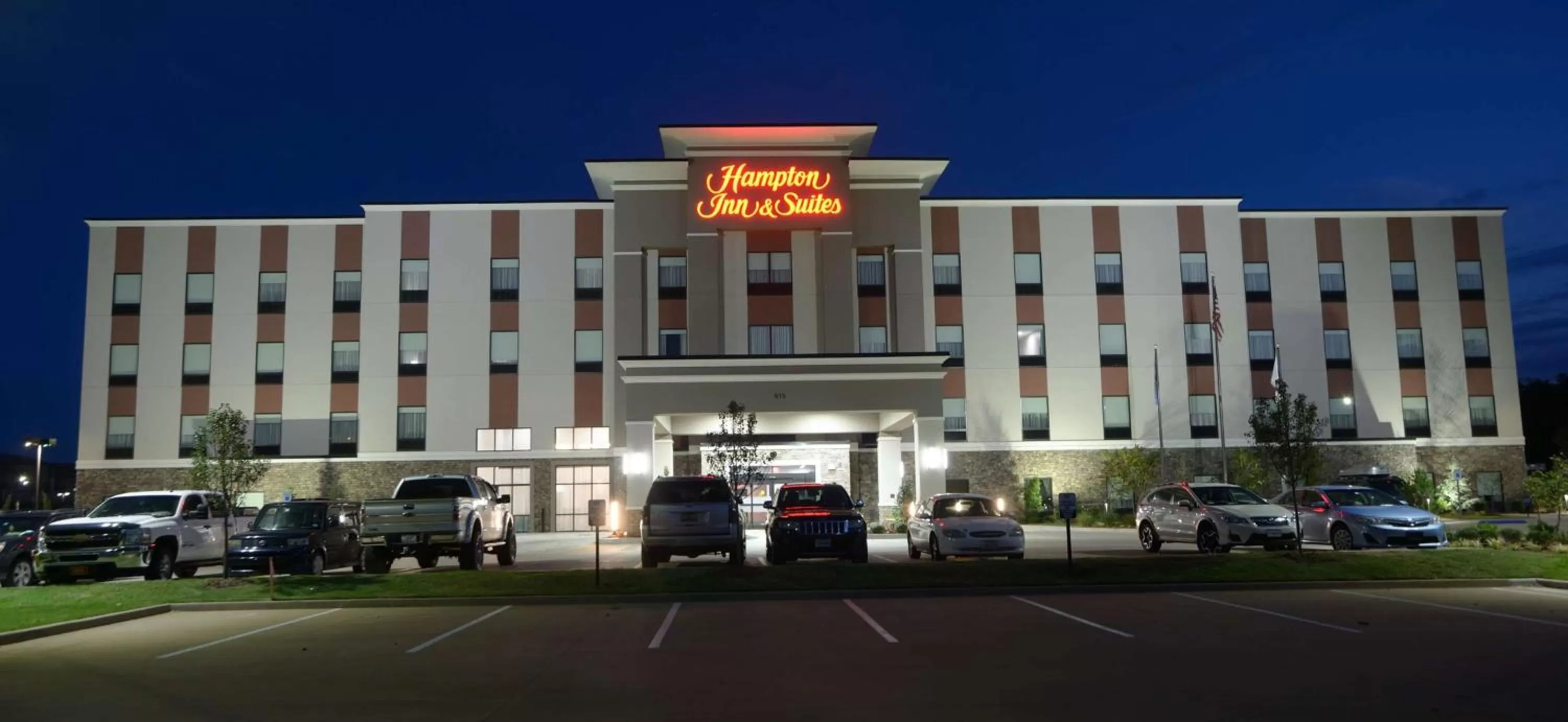 Property building in Hampton Inn & Suites Stillwater West