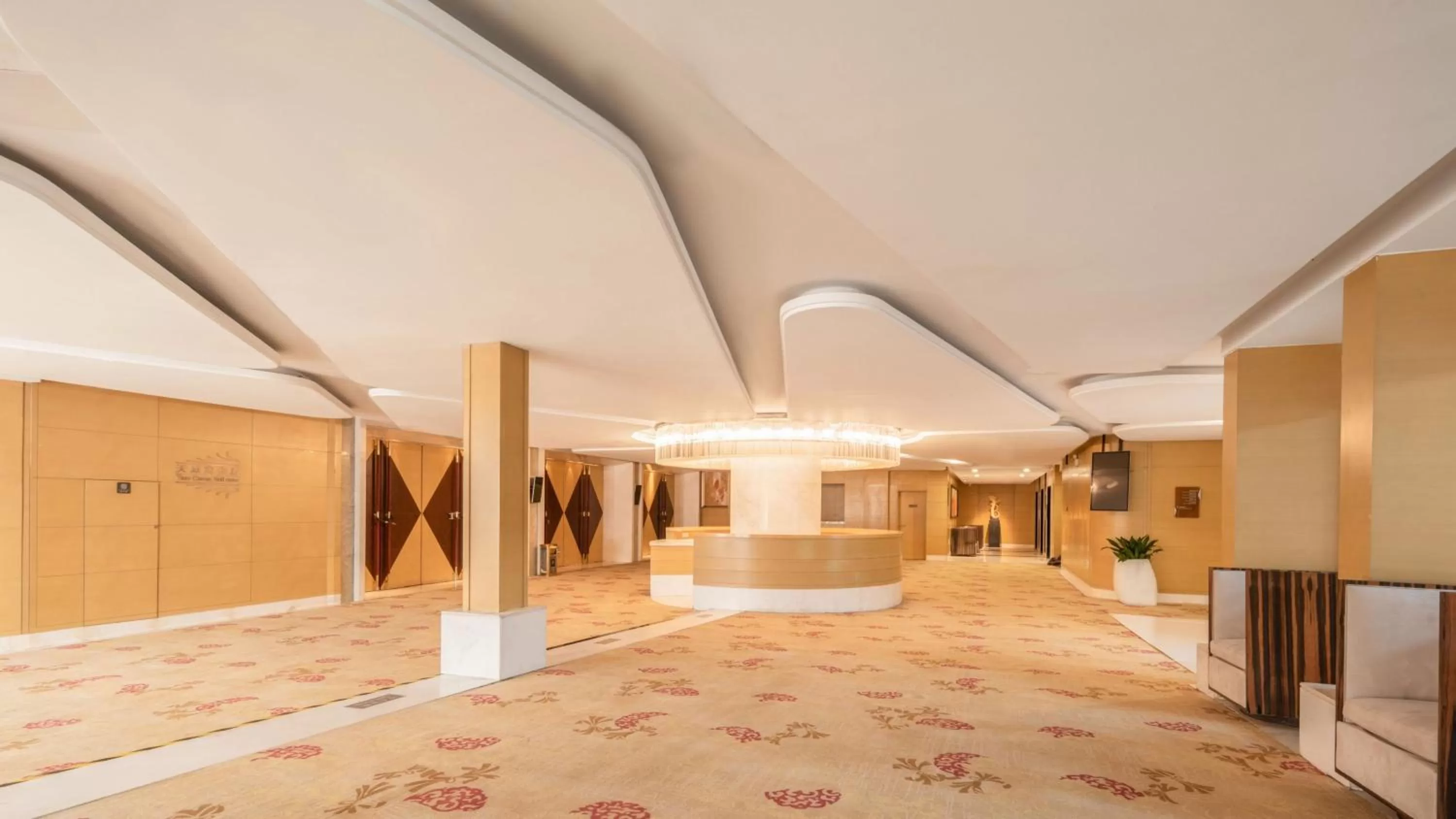 Meeting/conference room, Bed in Holiday Inn Shijiazhuang Central by IHG