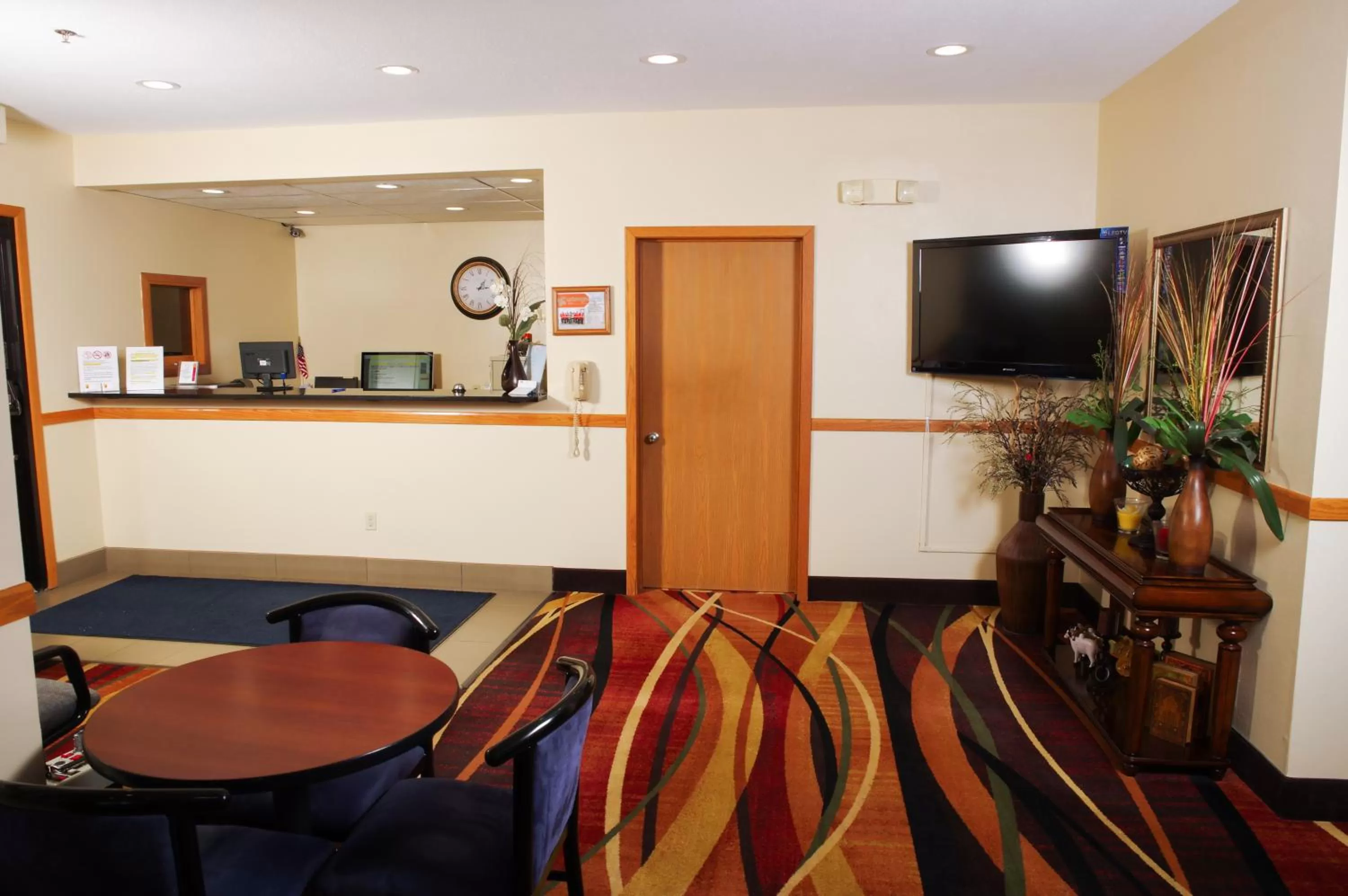 DUTCH INN AND SUITES