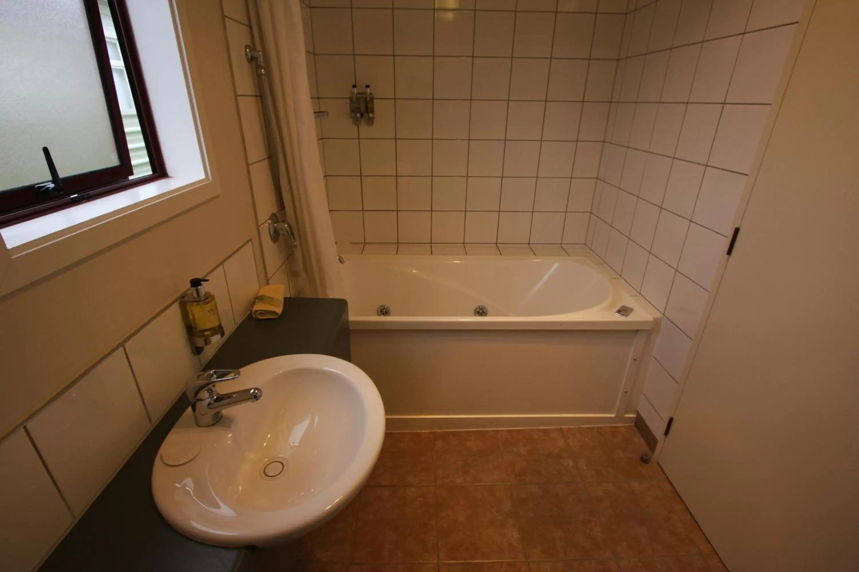 Bathroom in 555 Motel Dunedin