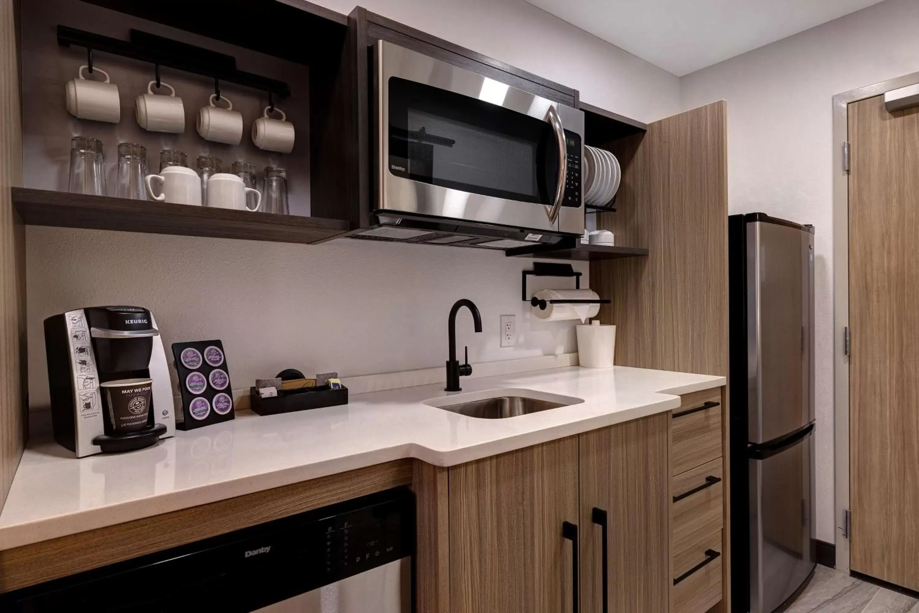 Kitchen or kitchenette, Kitchen/Kitchenette in Home2 Suites By Hilton Blythewood, Sc