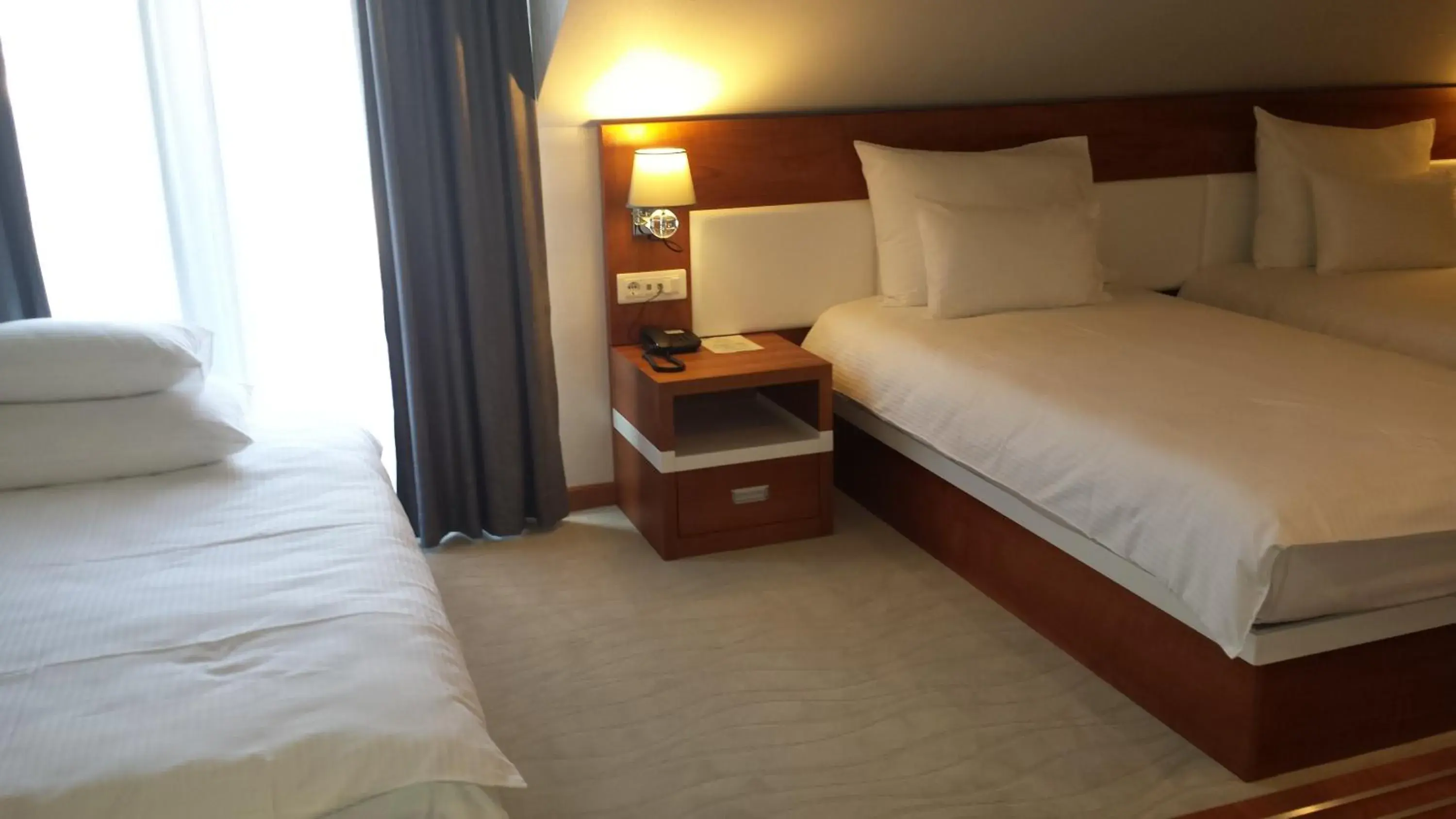 Bed in Hotel Porto In