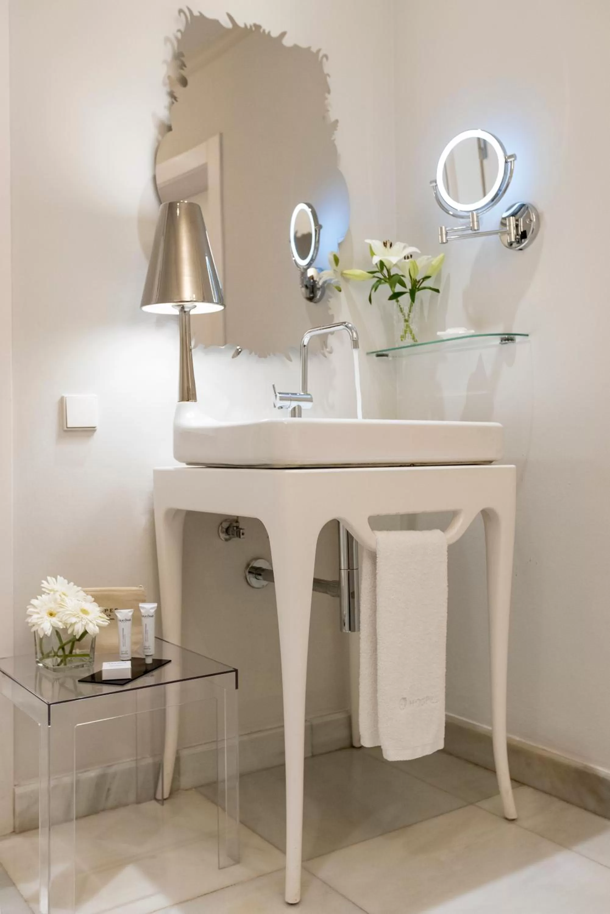 Bathroom in Hospes Palacio de los Patos, a Member of Design Hotels