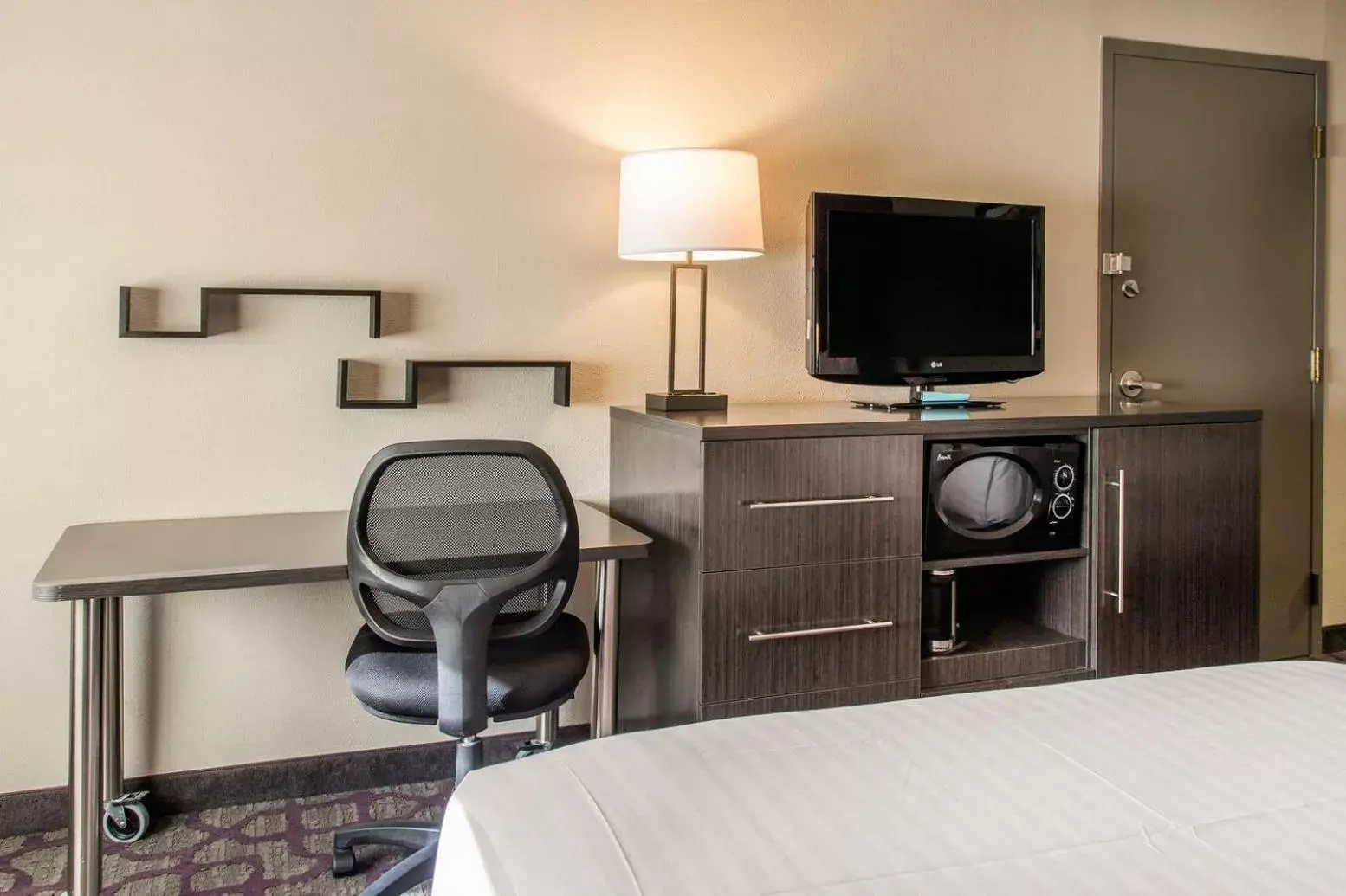 TV and multimedia, TV/Entertainment Center in Comfort Inn Largo-Washington DC East