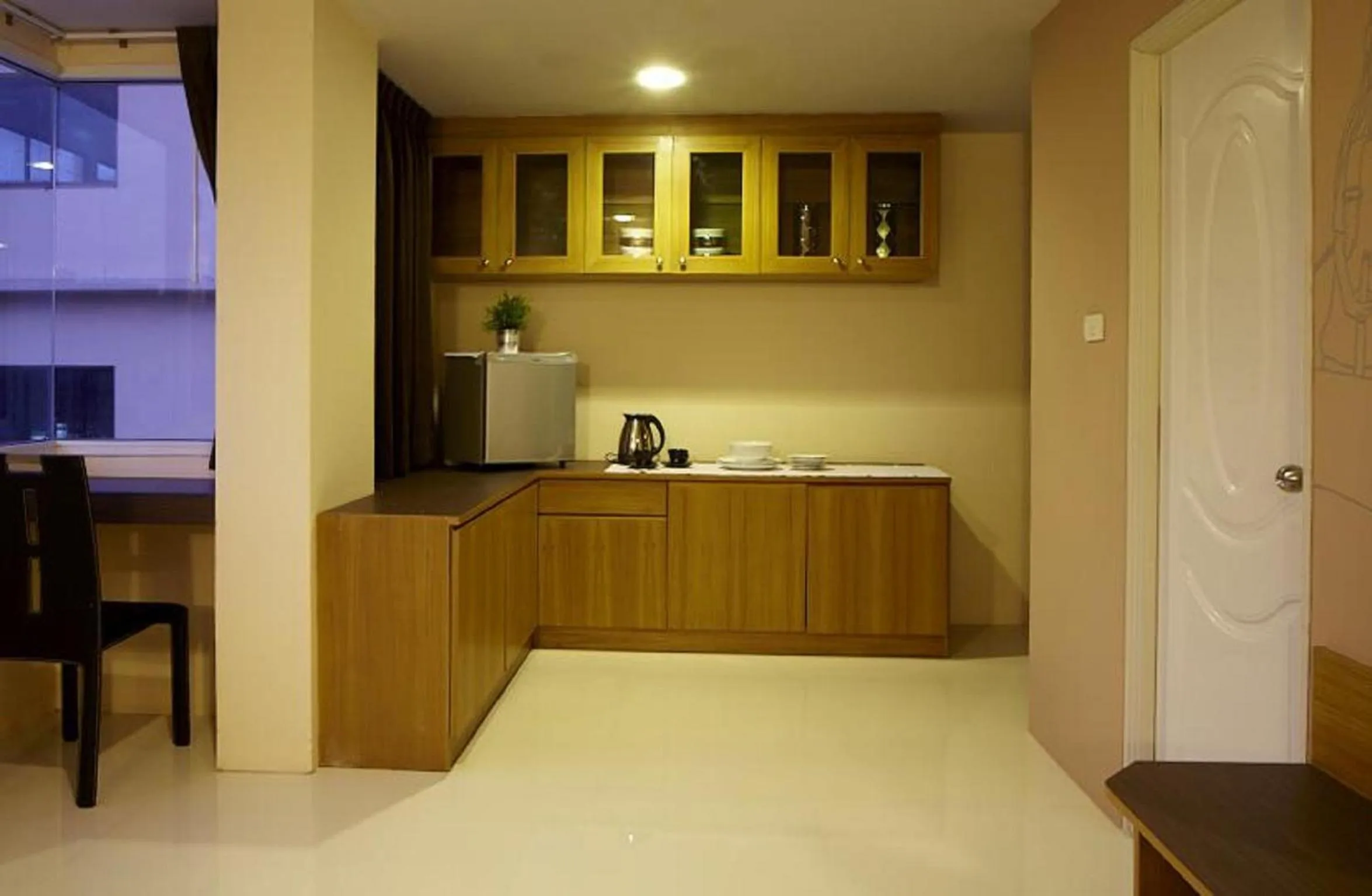 Kitchen or kitchenette, Kitchen/Kitchenette in Loft77 Sukhumvit Bangkok