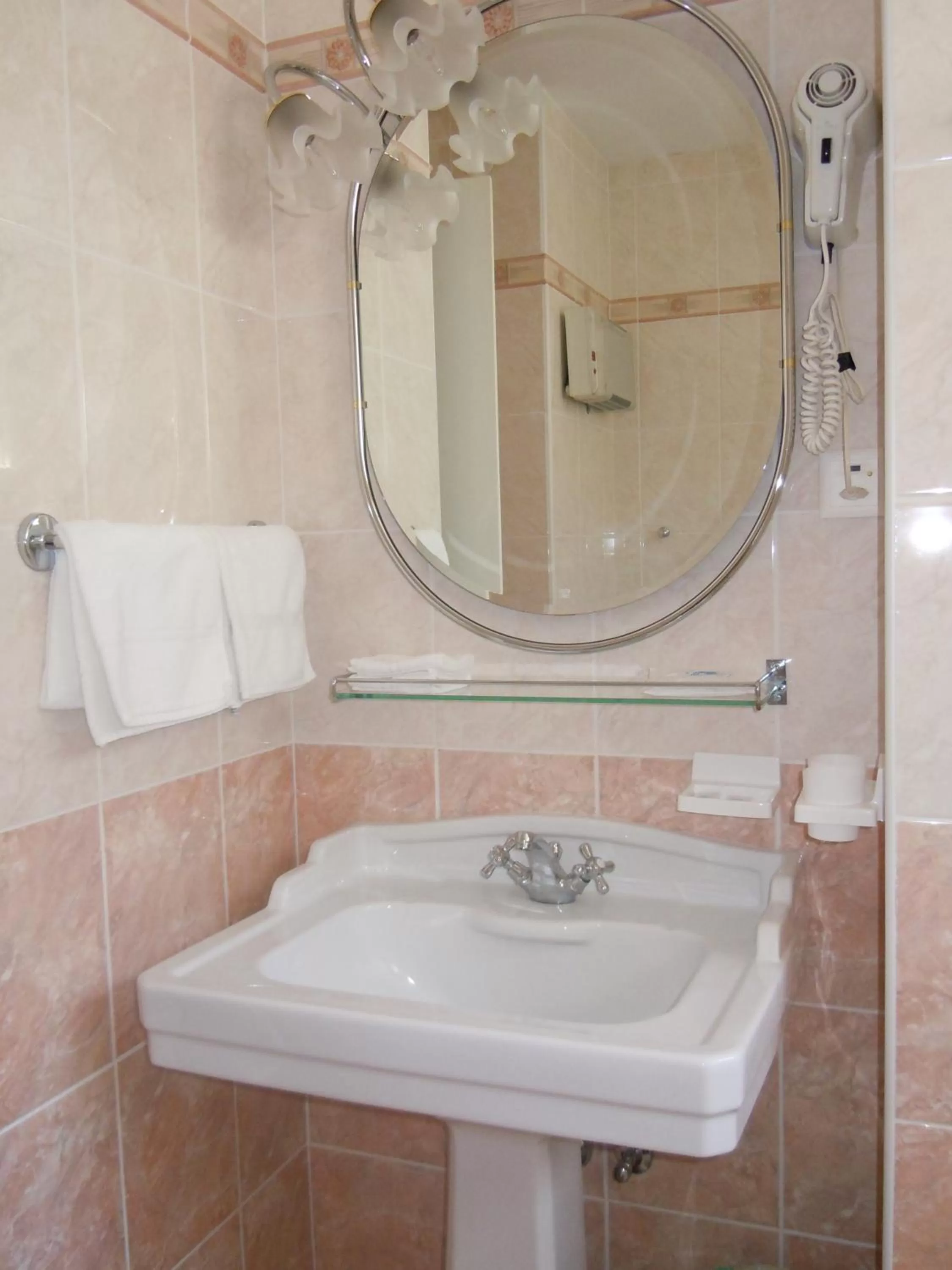 Bathroom in Swiss Lodge Nassa Garni