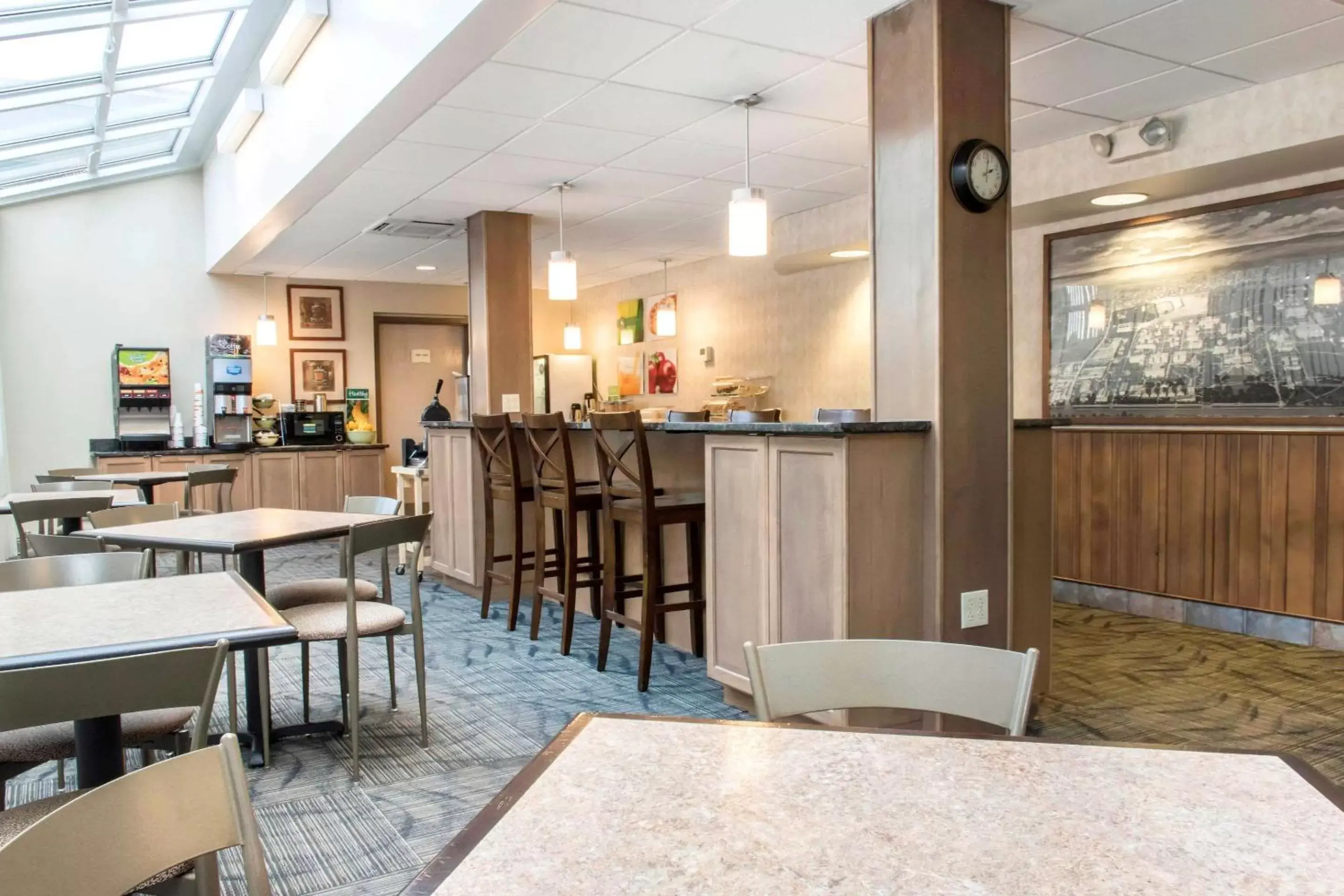 Restaurant/Places to Eat in Days Inn by Wyndham Penn State